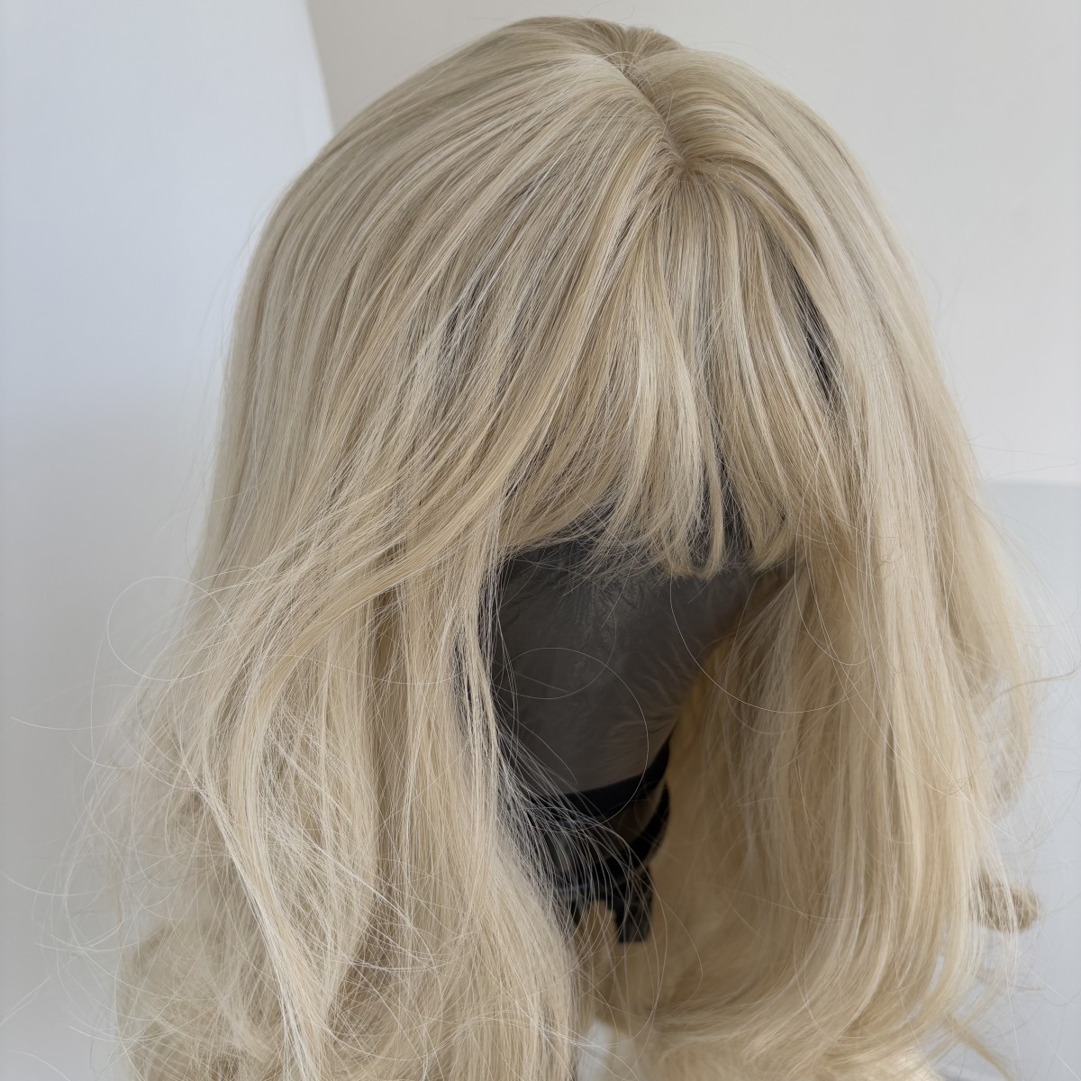 Mixed blonde Synthetic Hair Heat Resistant Dress Up Wigs With Bangs Long Wavy