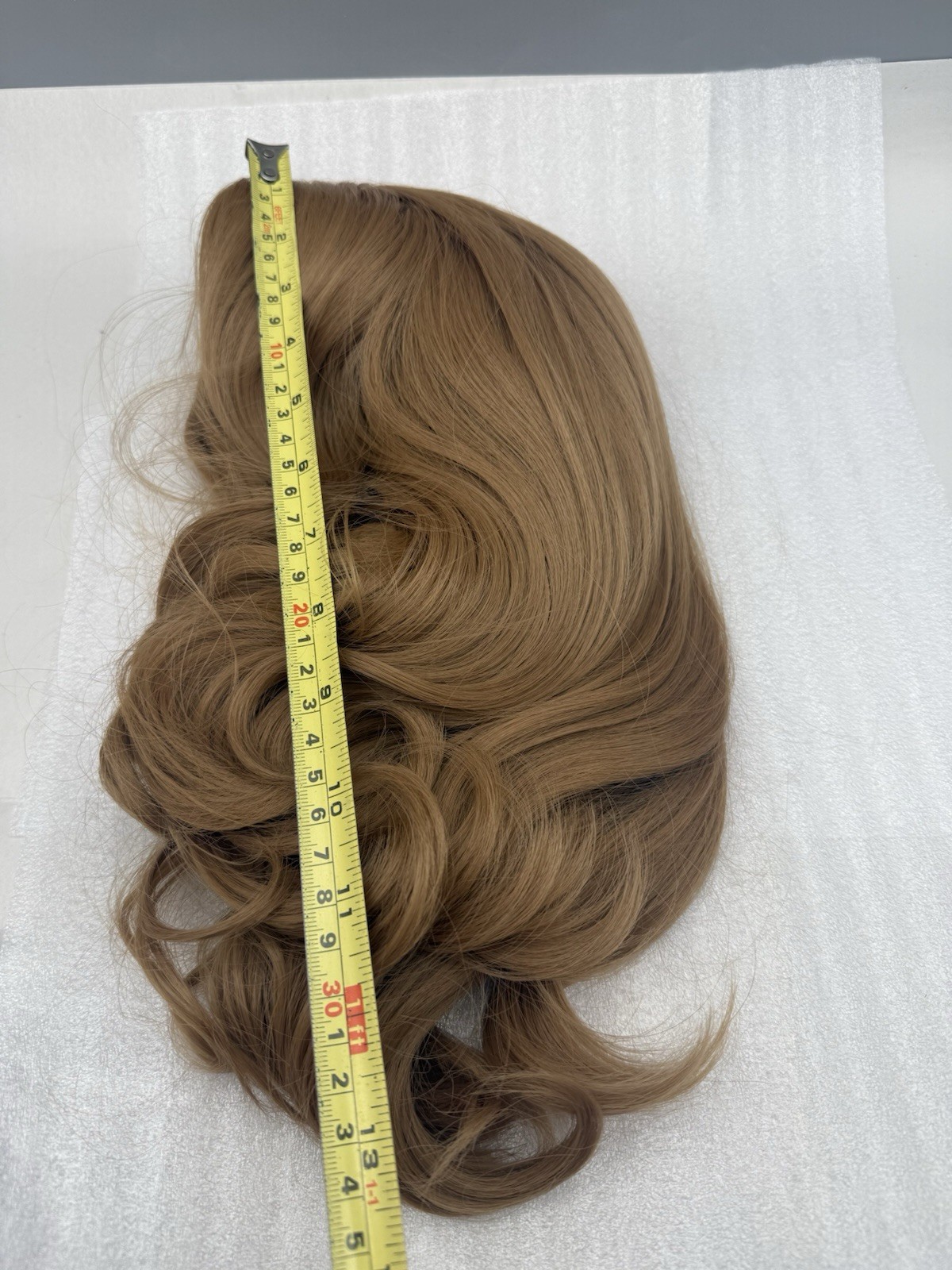 Wavy Wig Synthetic Heat Ok, Cosplay Women Wig, Honey blond color READ