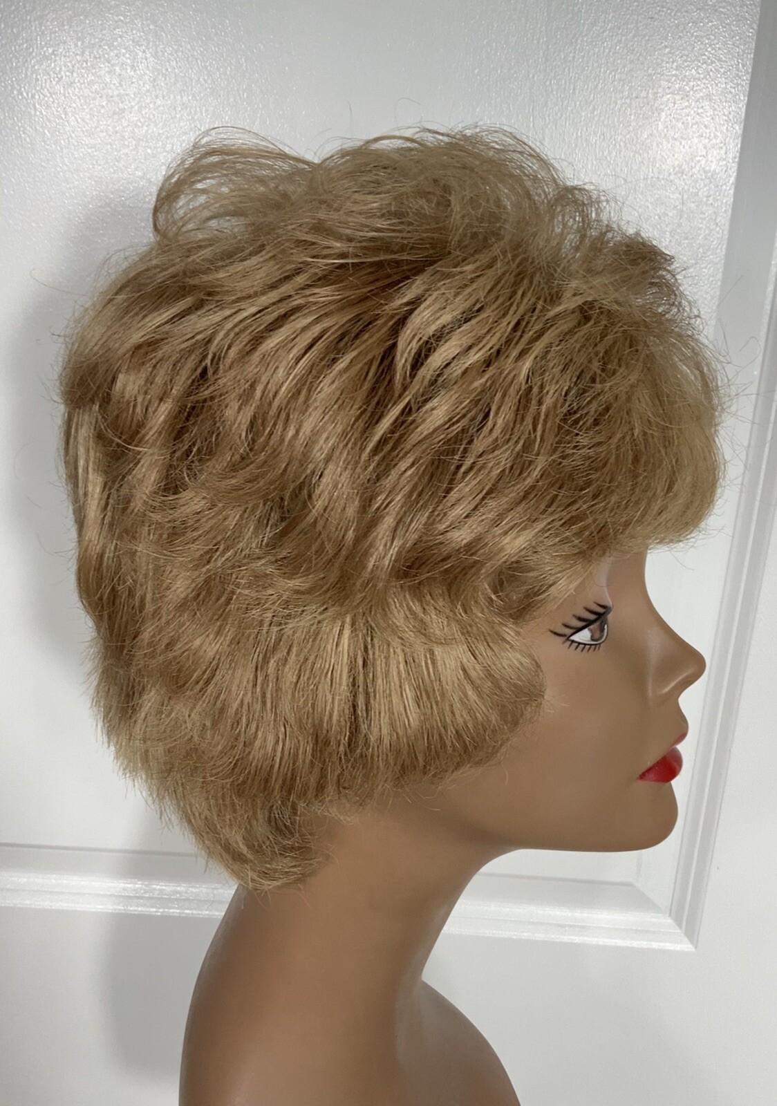 CHIC Synthetic Wig Medium Golden Blonde Size Average Layered Wavy Shampooed C-13