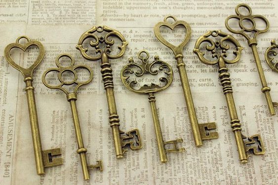 9Pcs Large Antique Vintage Old Brass Skeleton Keys Lot Cabinet Lock Necklace USA