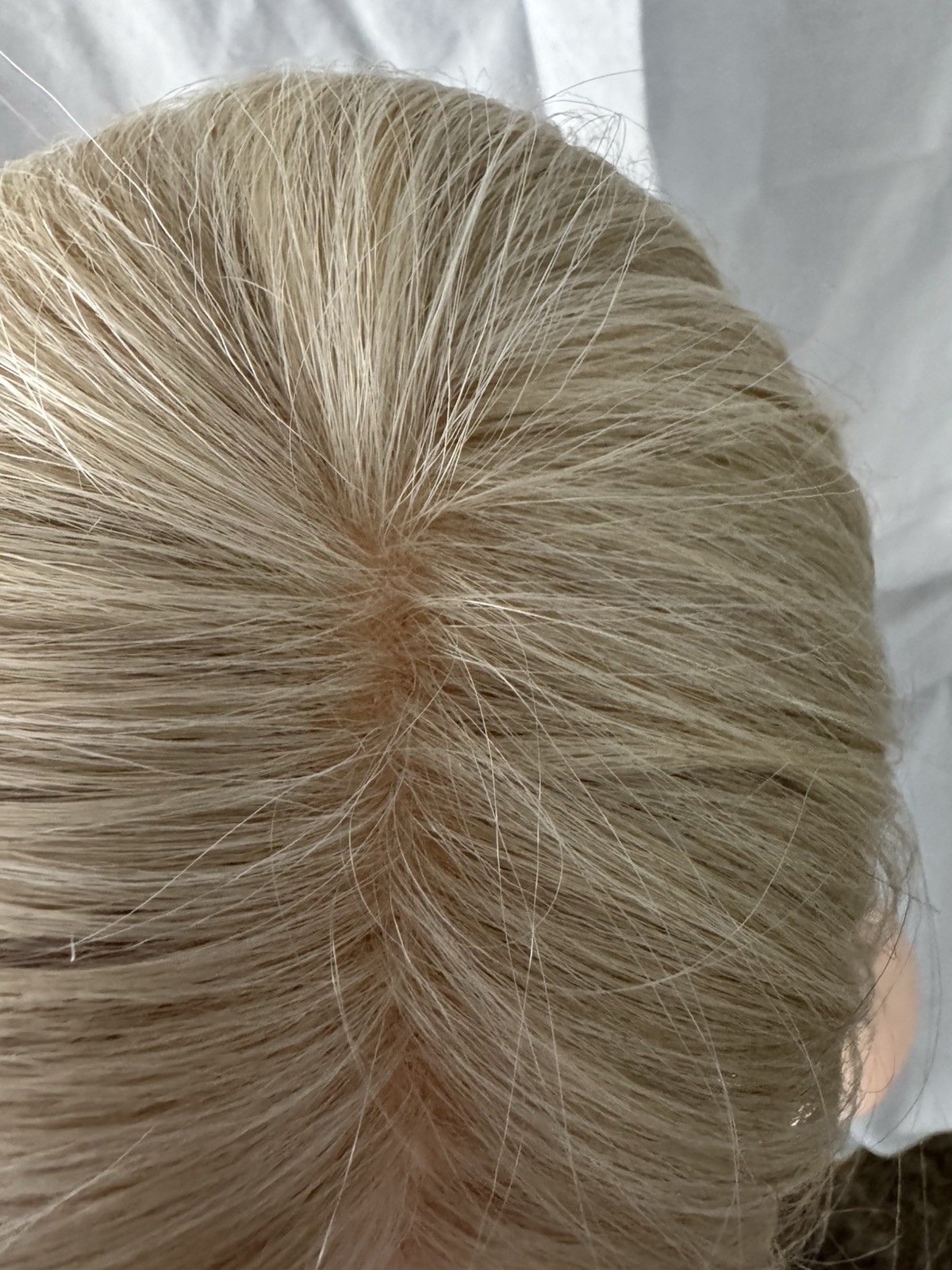Rene of Paris River Wig Creamy Blonde NON ROOTED BNWT Perfect Below Chin Bob