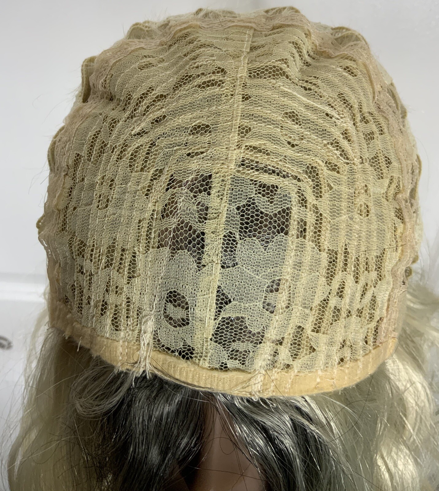 Synthetic Wig Light Blonde/Ash Gray Roots SZ Average Wavy Shoulder Length J-2