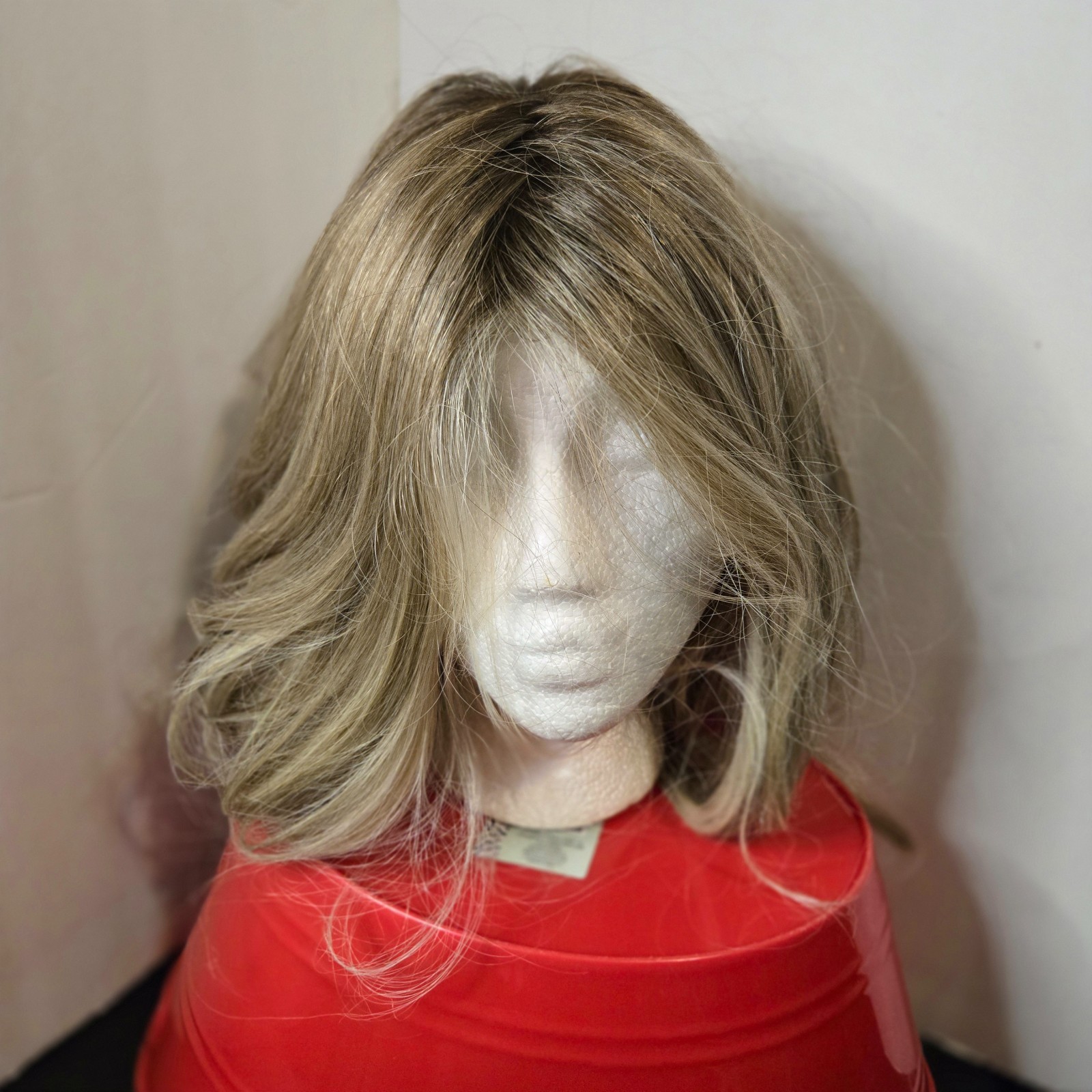 Styles by Soma SBS Synthetic Wig Outstanding Ovation Frosted Blonde New Open Box