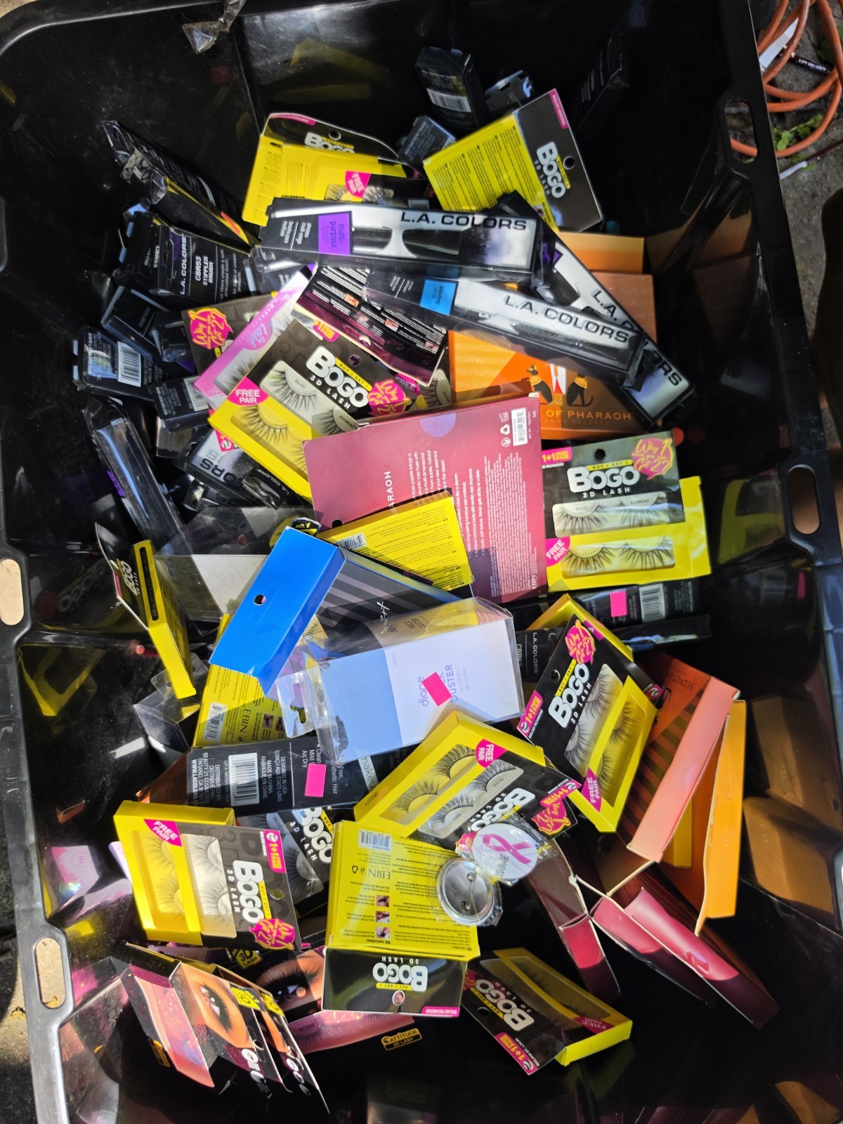 Beauty Supplies 800pc lot! Wig caps, brushes, human hair packs.