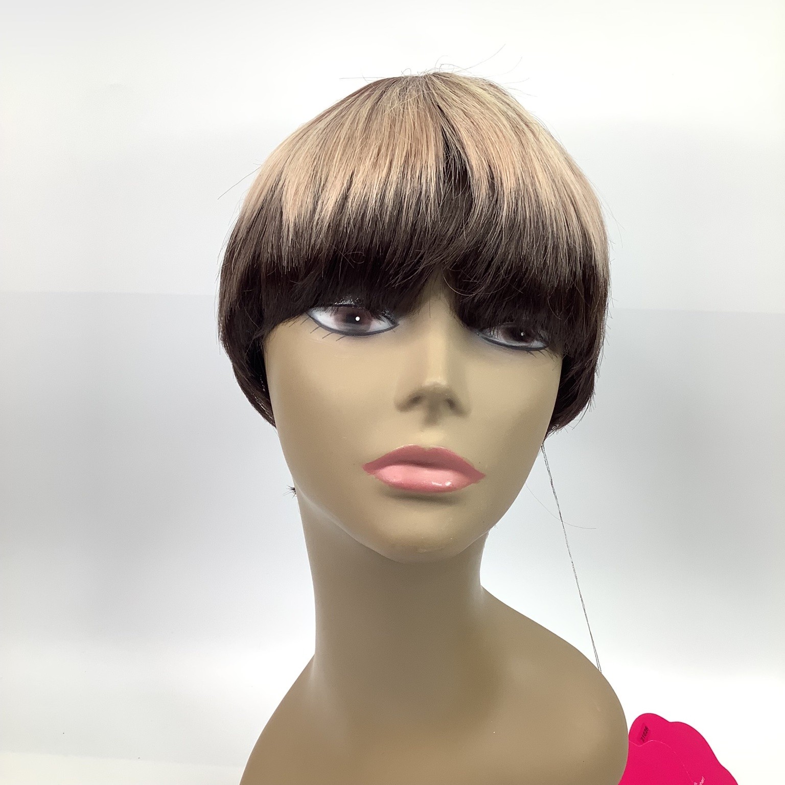 Outre wigpop RIKA Synthetic Full Wig DRT4/613 Heat Resistant Short Bob