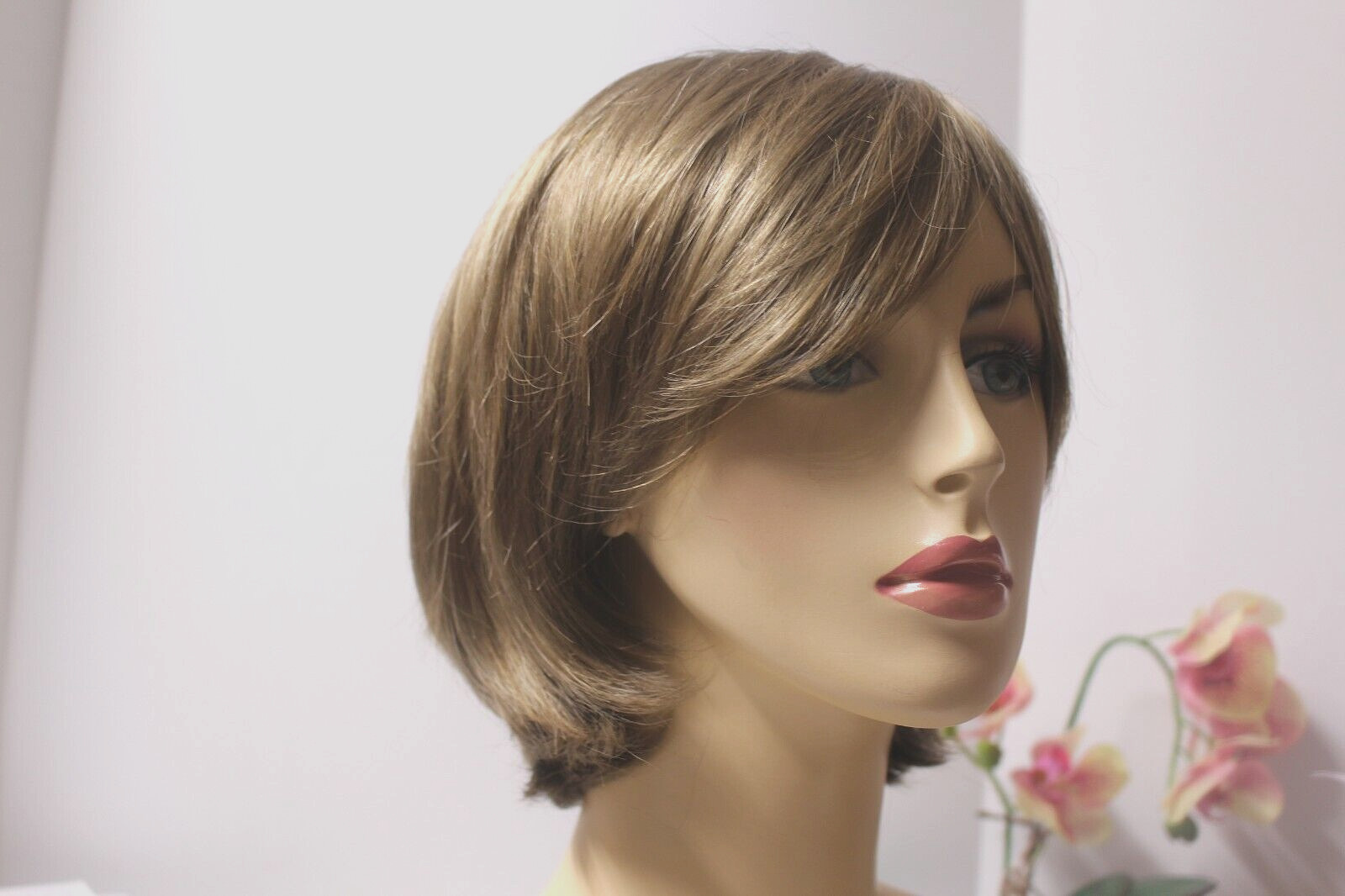 ENVY wig ALYSSA NEW never worn Color: Toasted Sesame Care Instructions in box