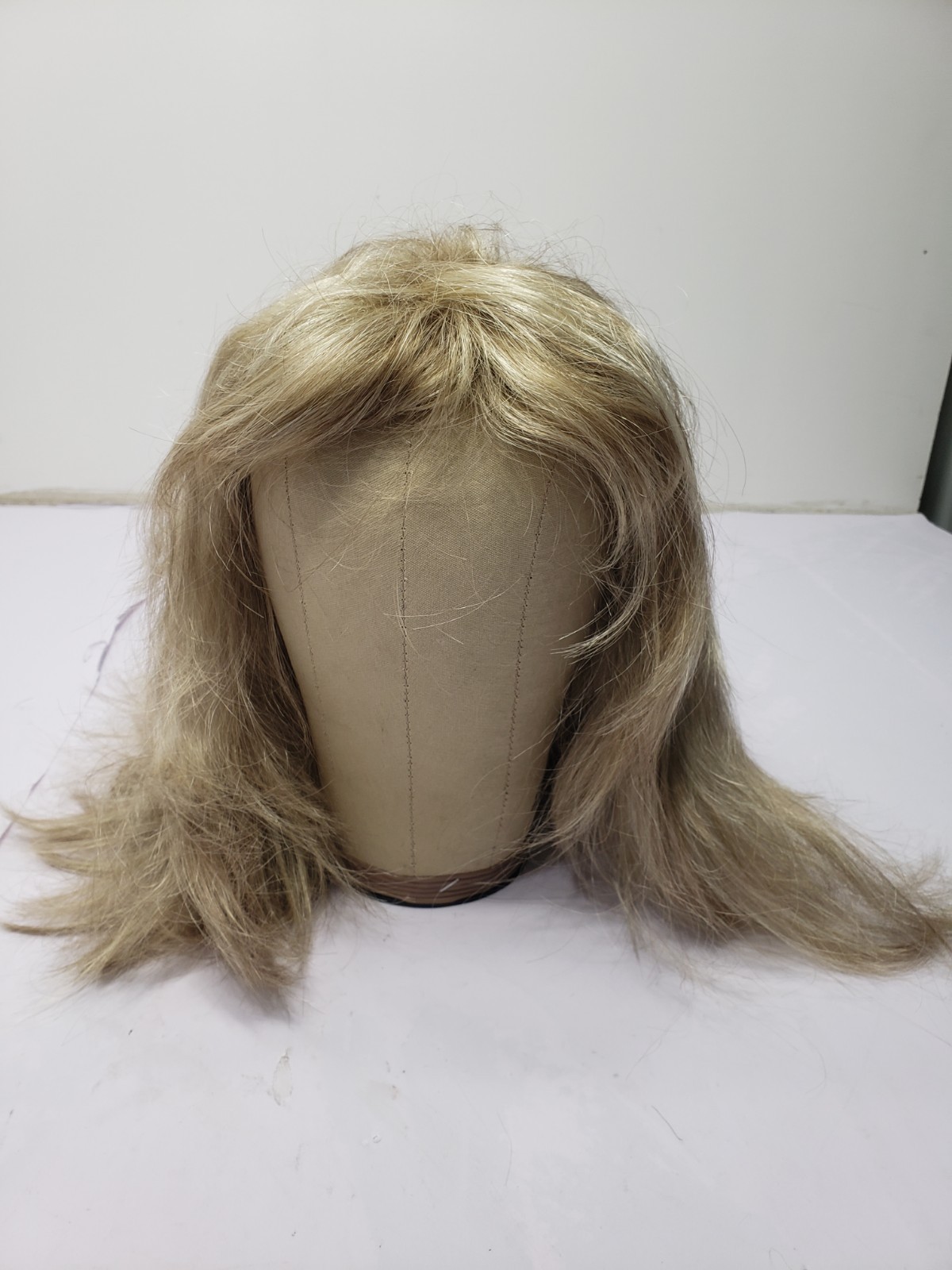 Lot Of 2 TWC Starstyle Julia & Perfect Image Swingin’ Blonde Wigs Average Sizes
