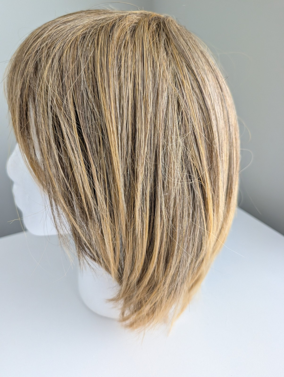 LUXHAIR Lace Front Smooth Shag Light Golden Brown Wig No Box Keralon Light