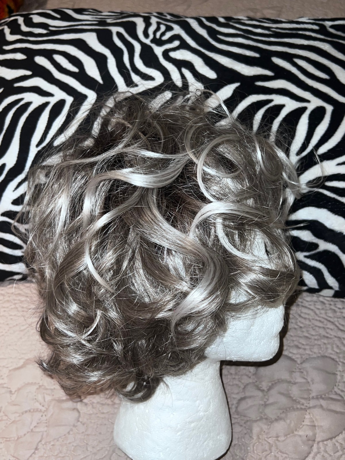 STYLE by Jaclyn Smith Malibu Waves Wig A5015 Large Gorgeous, Mint Condition!