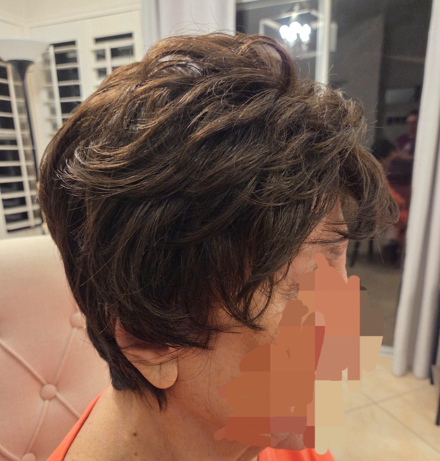 Short wig with shampoo and balm