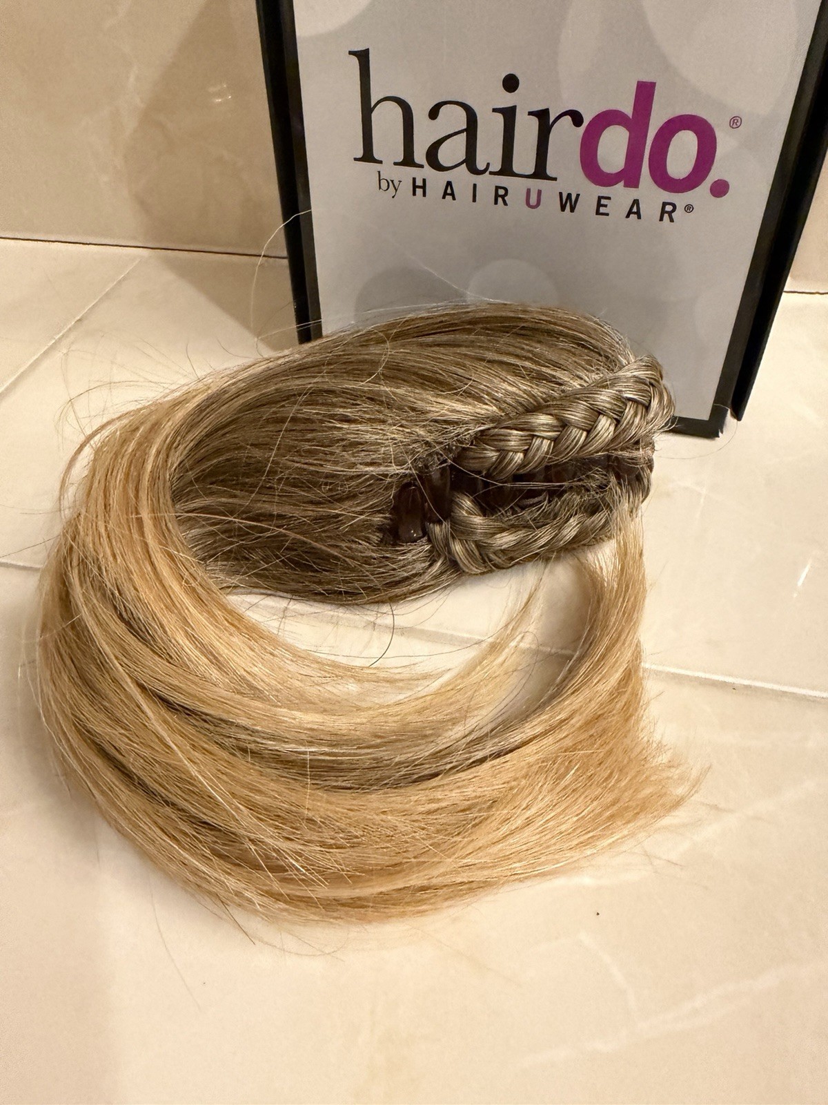 Hairdo Modern Chignon Claw Clip Bun – R25 Ginger Blonde/Medium Gold Blend