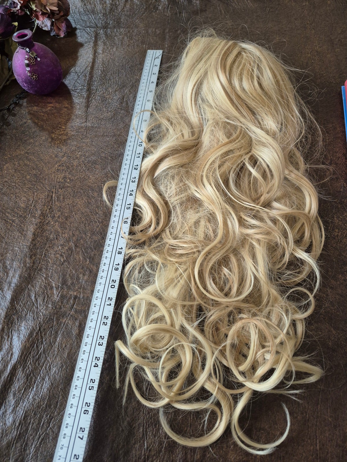 Blonde wig, parts at crown, 24″ long, wavy, no bangs