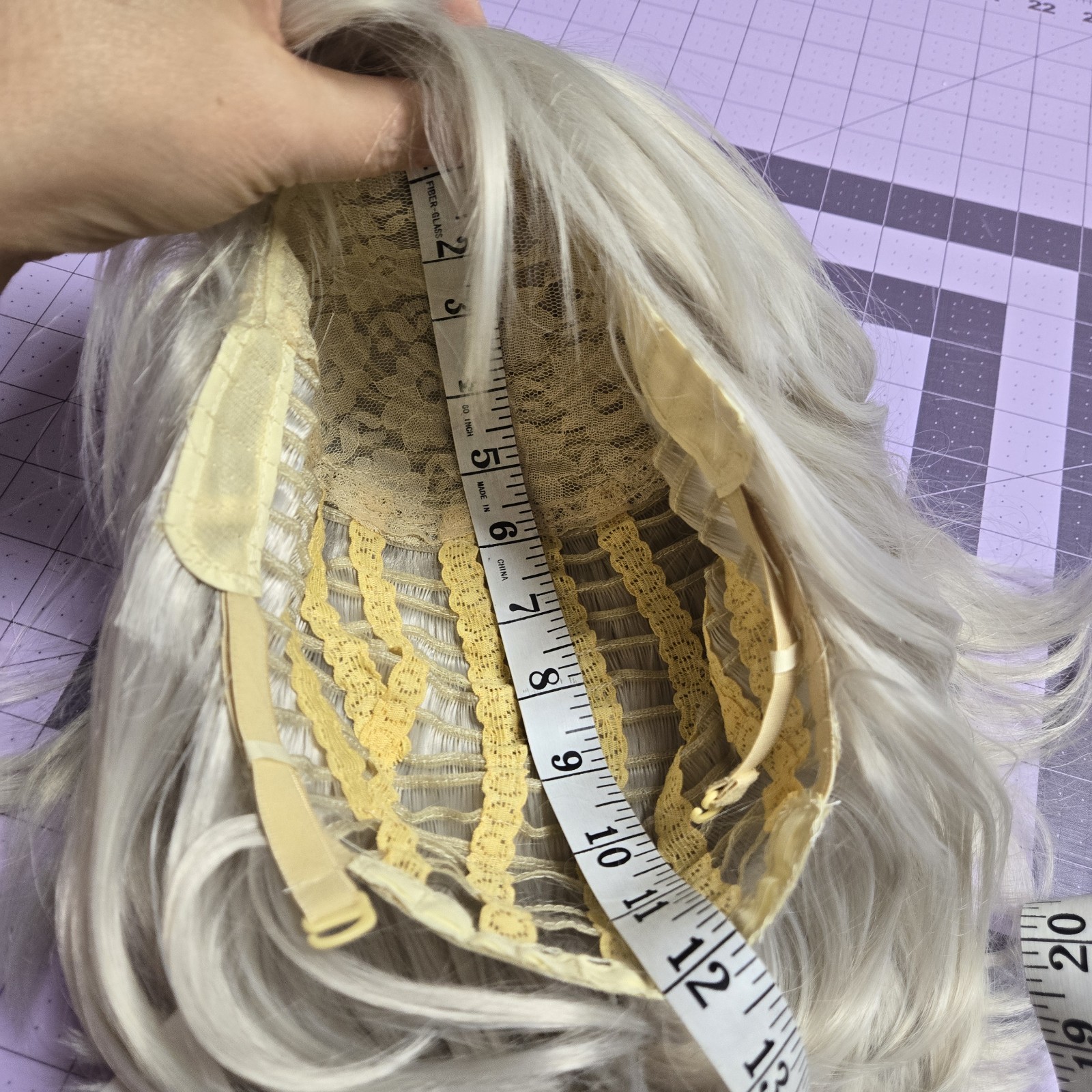 GNIMEGIL Silver Blonde / Ash Blonde Bob Wig w Bangs Short Layered Synthetic NWT