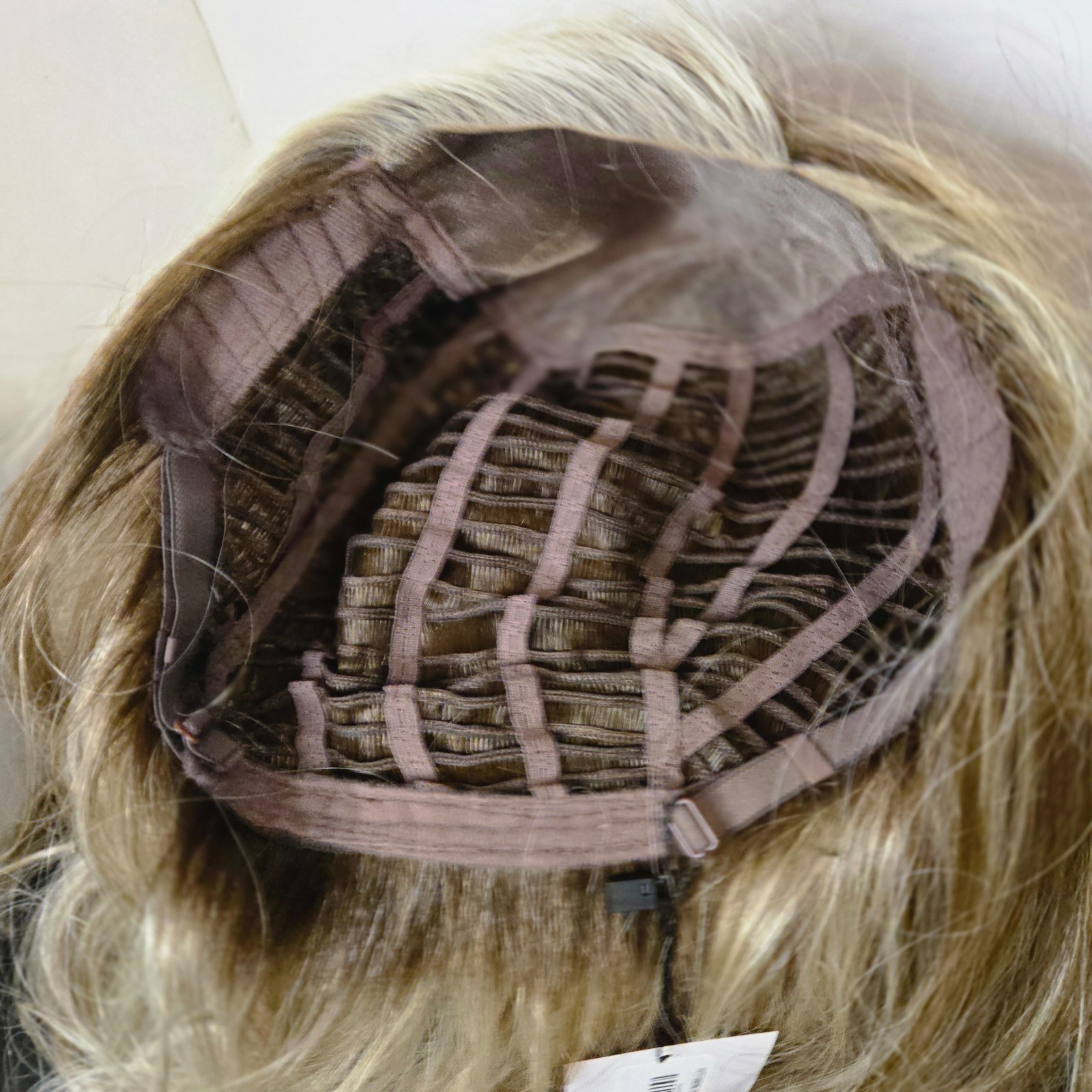 Styles by Soma SBS Synthetic Wig Outstanding Ovation Frosted Blonde New Open Box