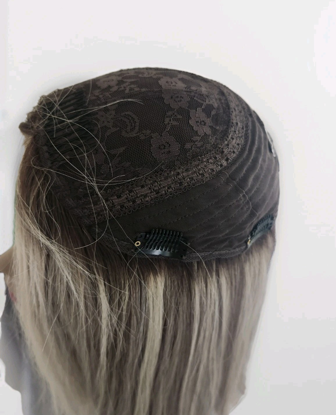 100% HUMAN HAIR 22” ASH BLONDE DIMENSIONS TOPPER SILKTOP 8”X8” FREE PARTING