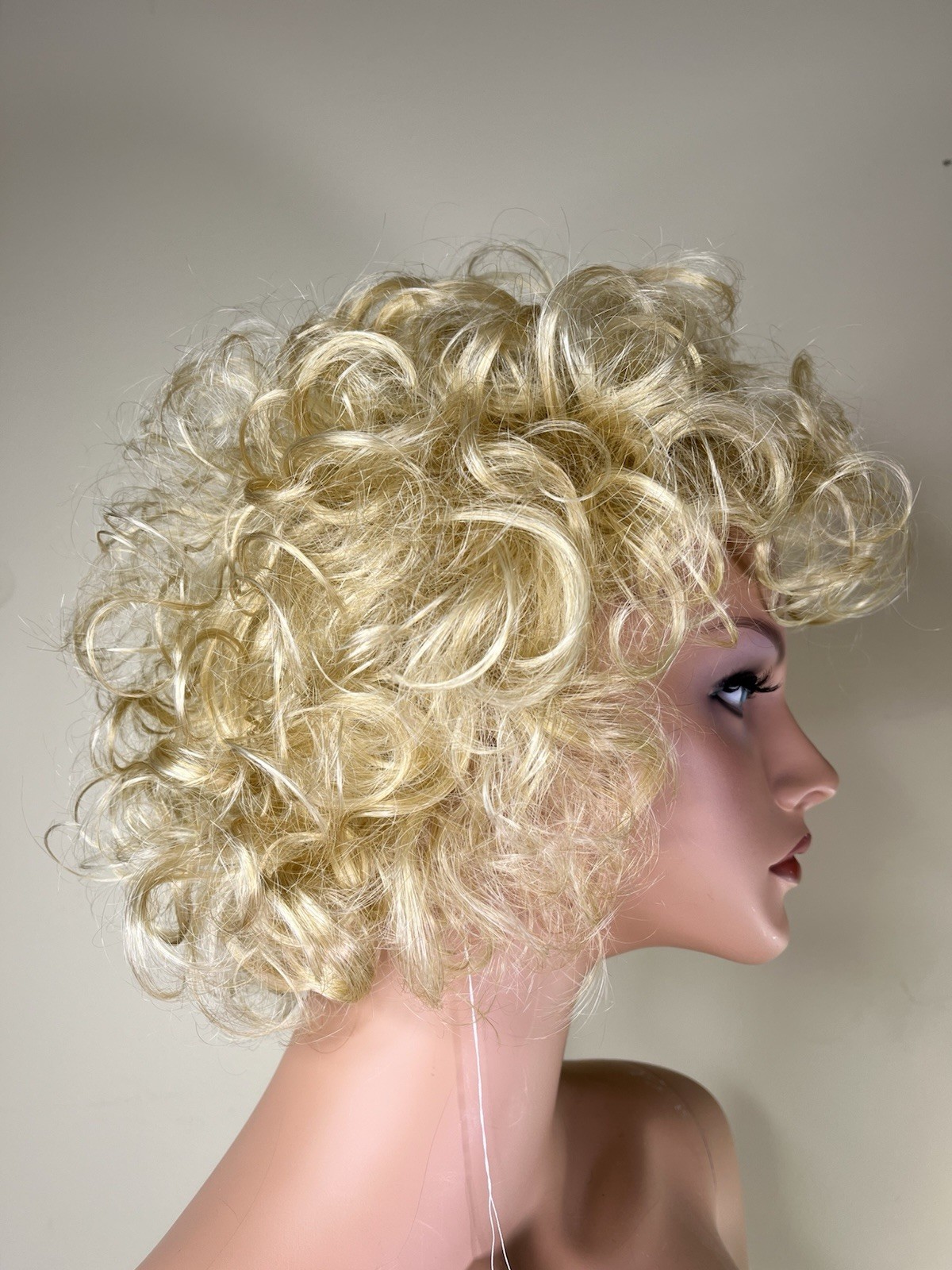 Vintage Eva Gabor “Now N’ Again” Curly Blonde Synthetic Wig Size Average