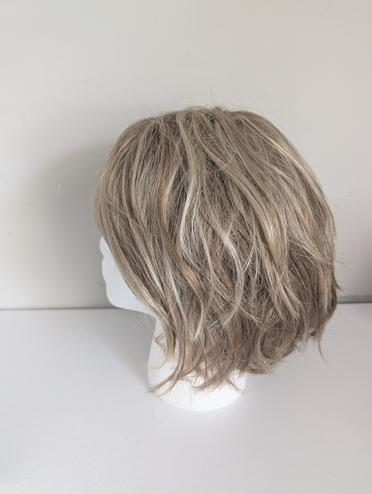 Envy by Alan Eaton Gia Wig DARK BLONDE Textured Bob 100% Kanekalon Fiber w Box