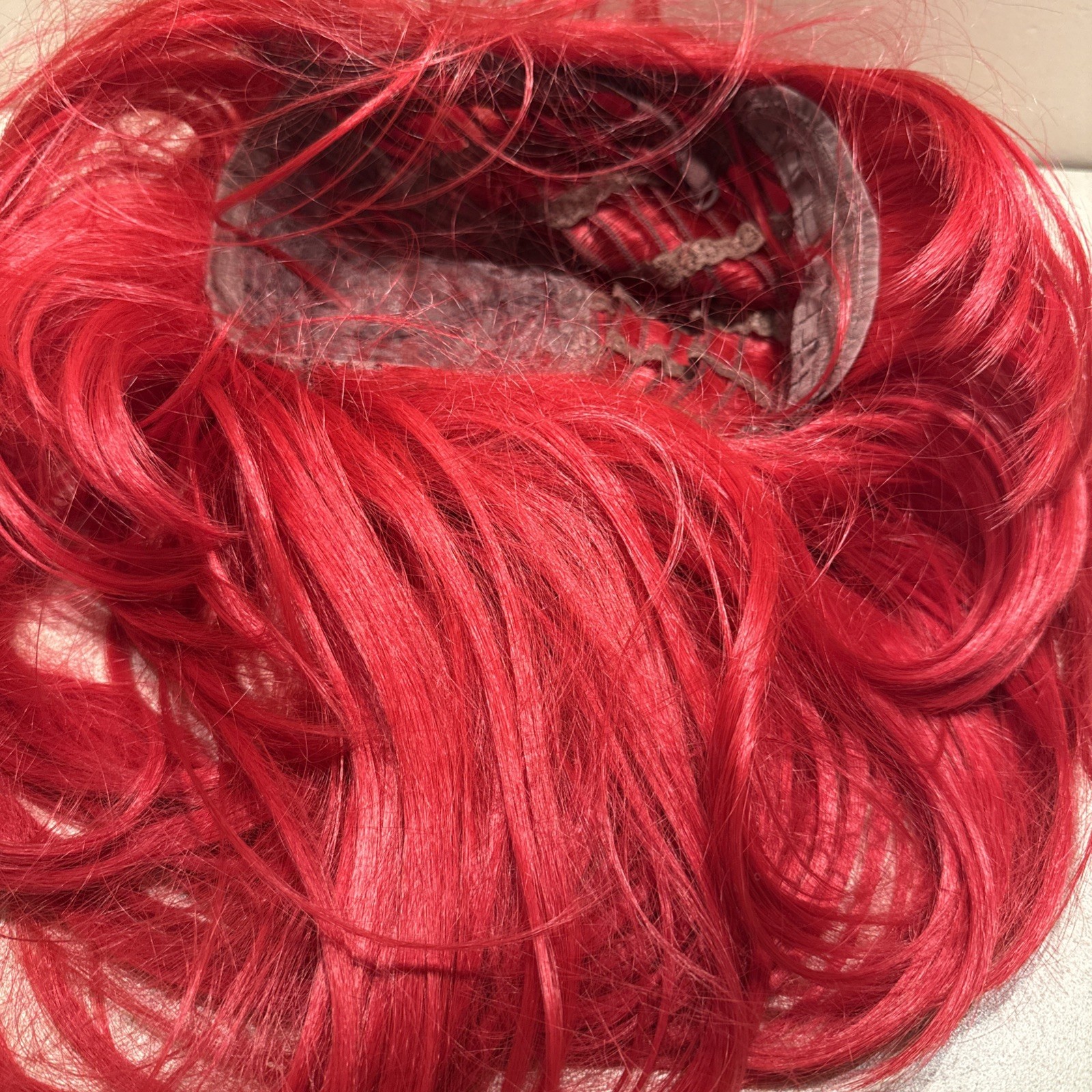Red Wig for Women. Good Condition.