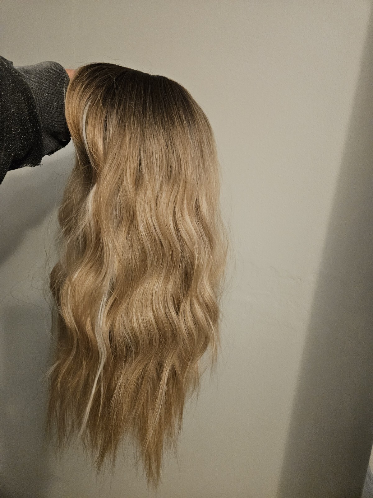 AMAZING MIXED HIGHLIGHTED BLONDE MID LENGTH WIG WITH BANGS