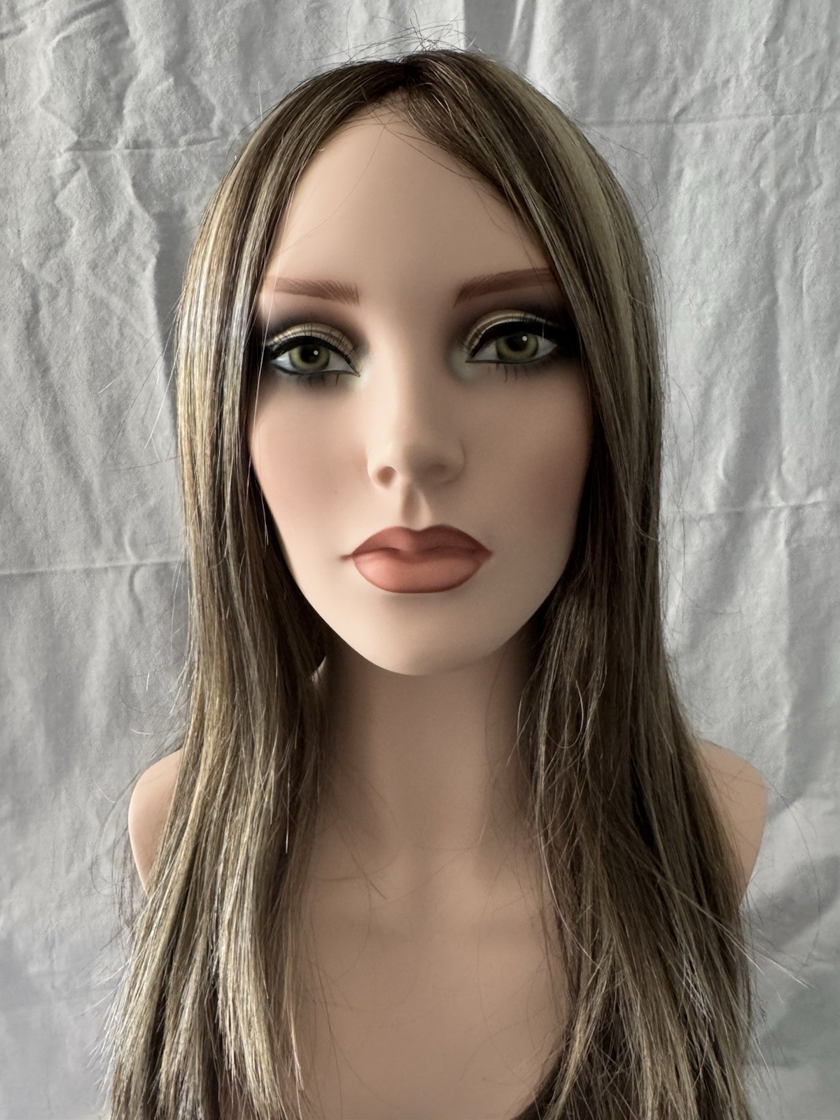 Rene of Paris Harper Wig In Chocolate Frost Rooted Color BNWT Long Silky Tresses