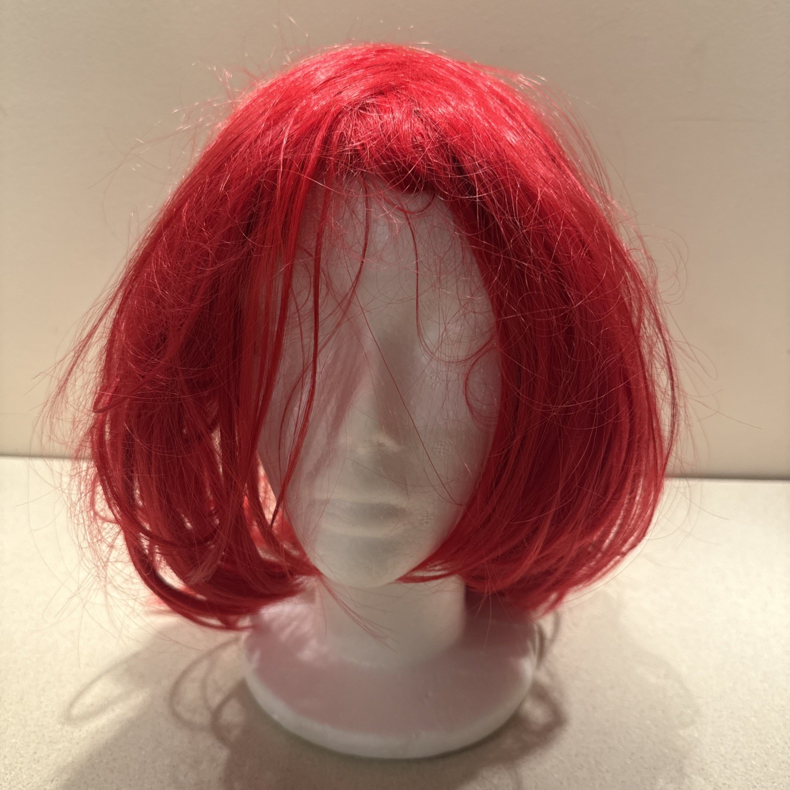 Red Wig for Women. Good Condition.