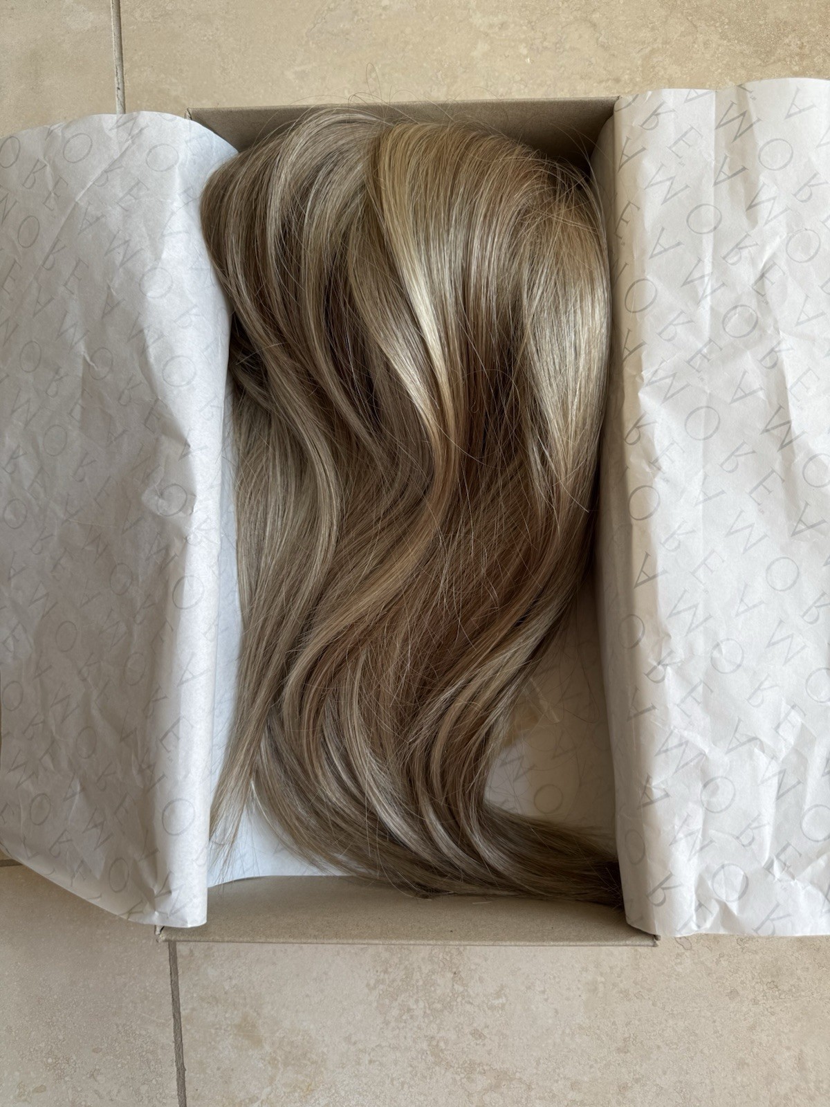 Amore NWOT Synthetic Hair Sugar cane Tatum Wig Blonde