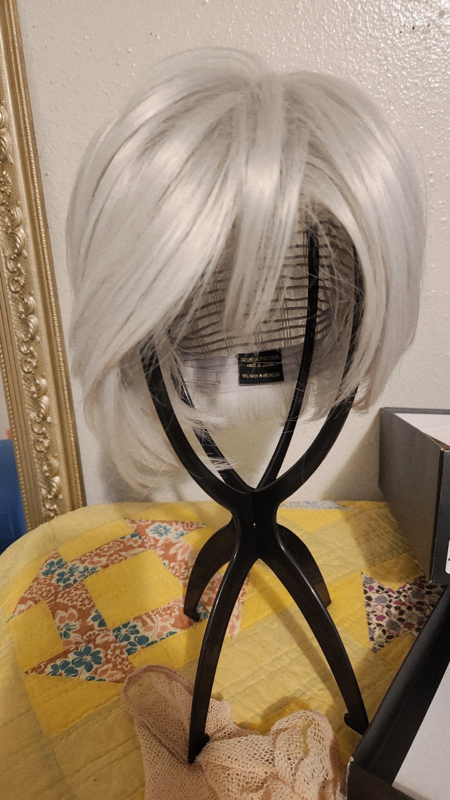 Tony of Beverly Hills Phoebe #60 Short Silver Wig With Wig Stand
