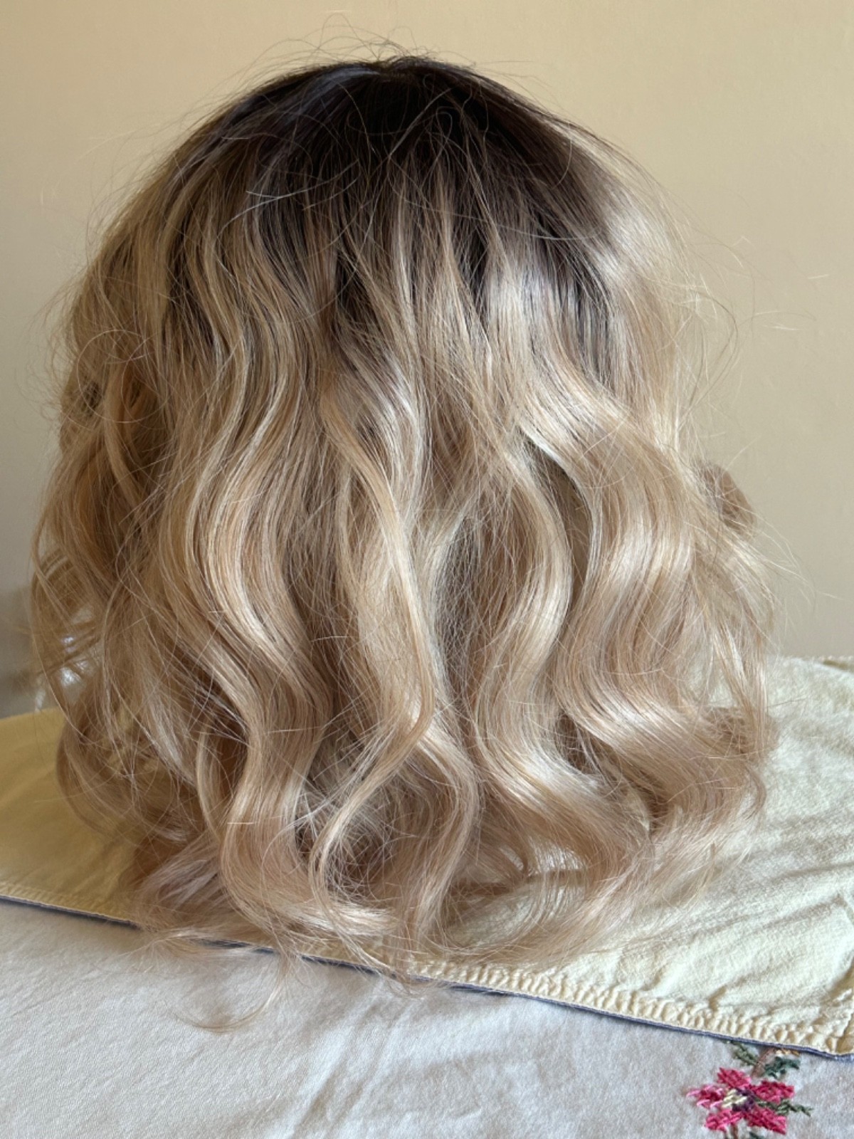 Agatha Wig By Outre Wigpop 12″ DR4 Summer Blonde Pre-owned