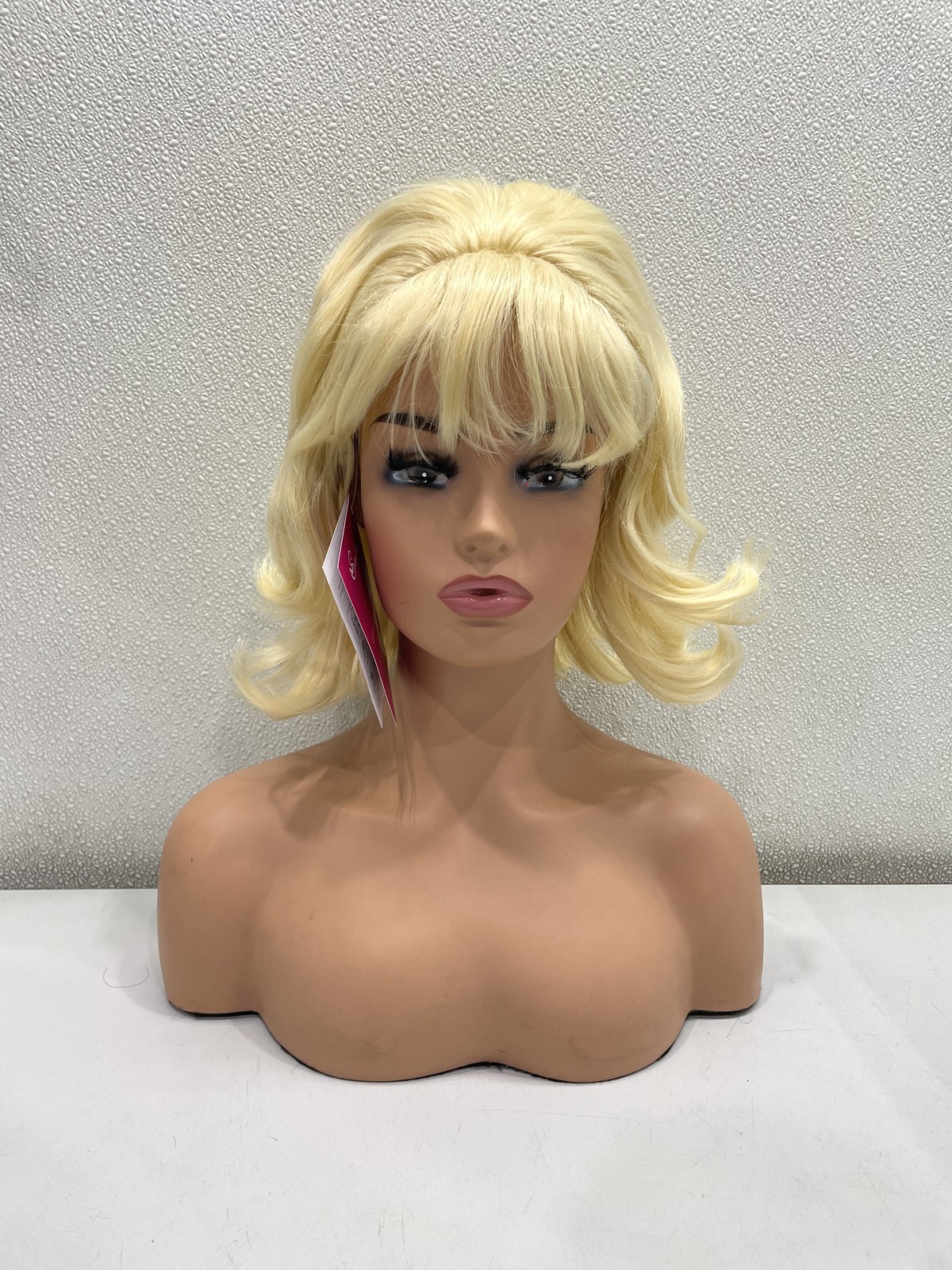Siudus 613 Blonde Heat-Resistant Synthetic Fiber Vingate Wig, 14″