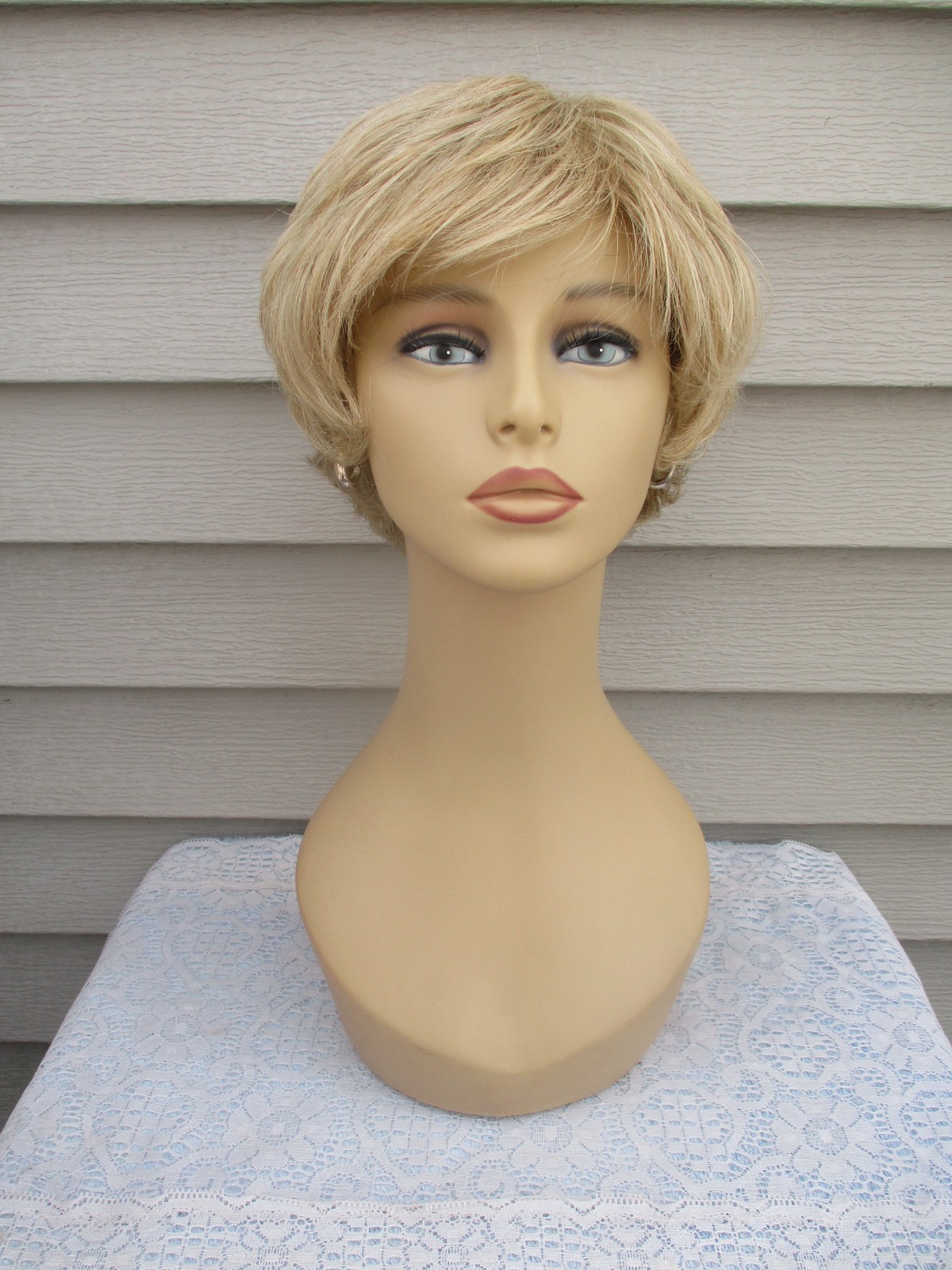 Layered MYSTERY WIG Color BLONDE w HIGHLIGHTS Short Style
