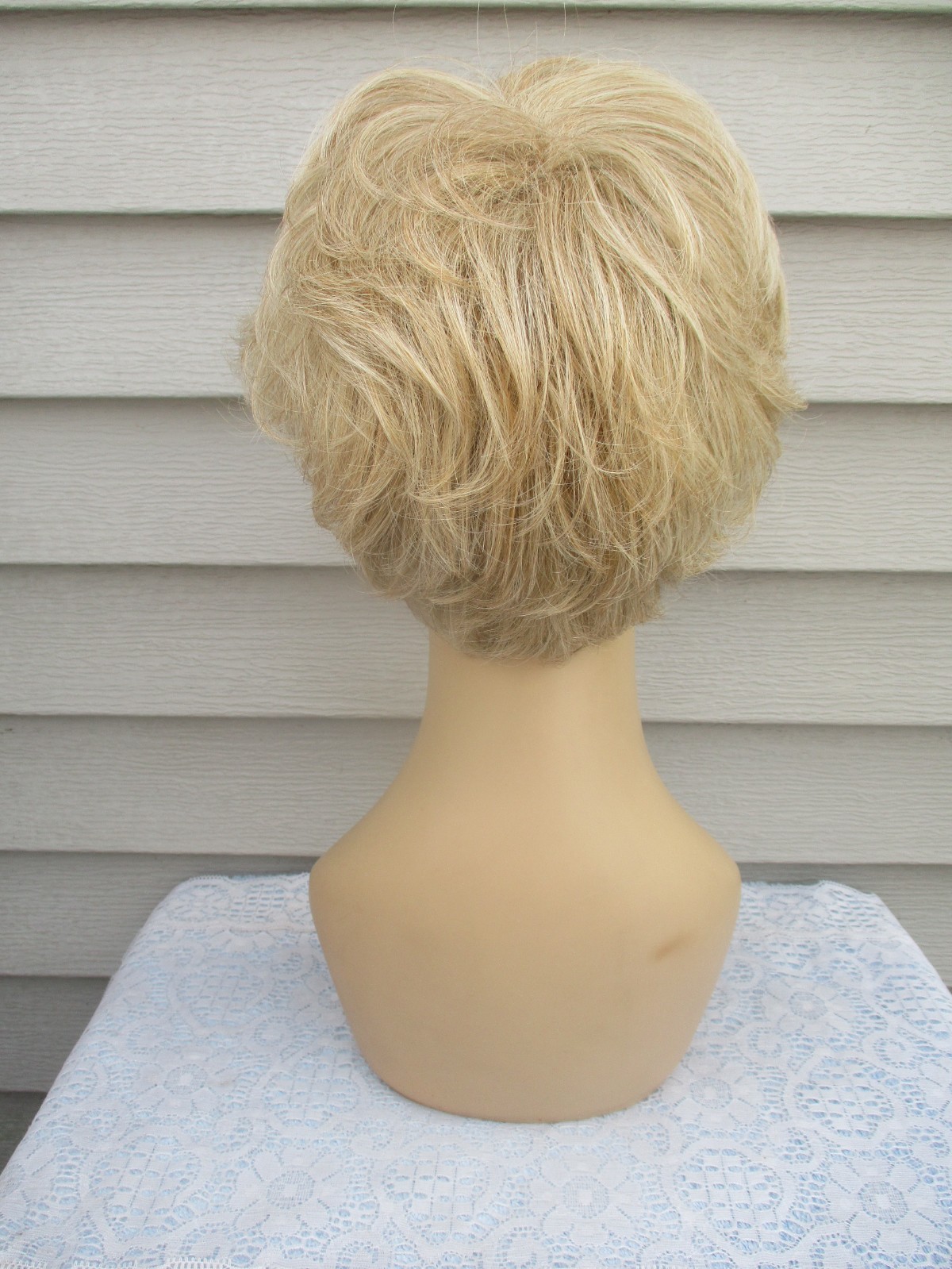 Layered MYSTERY WIG Color BLONDE w HIGHLIGHTS Short Style