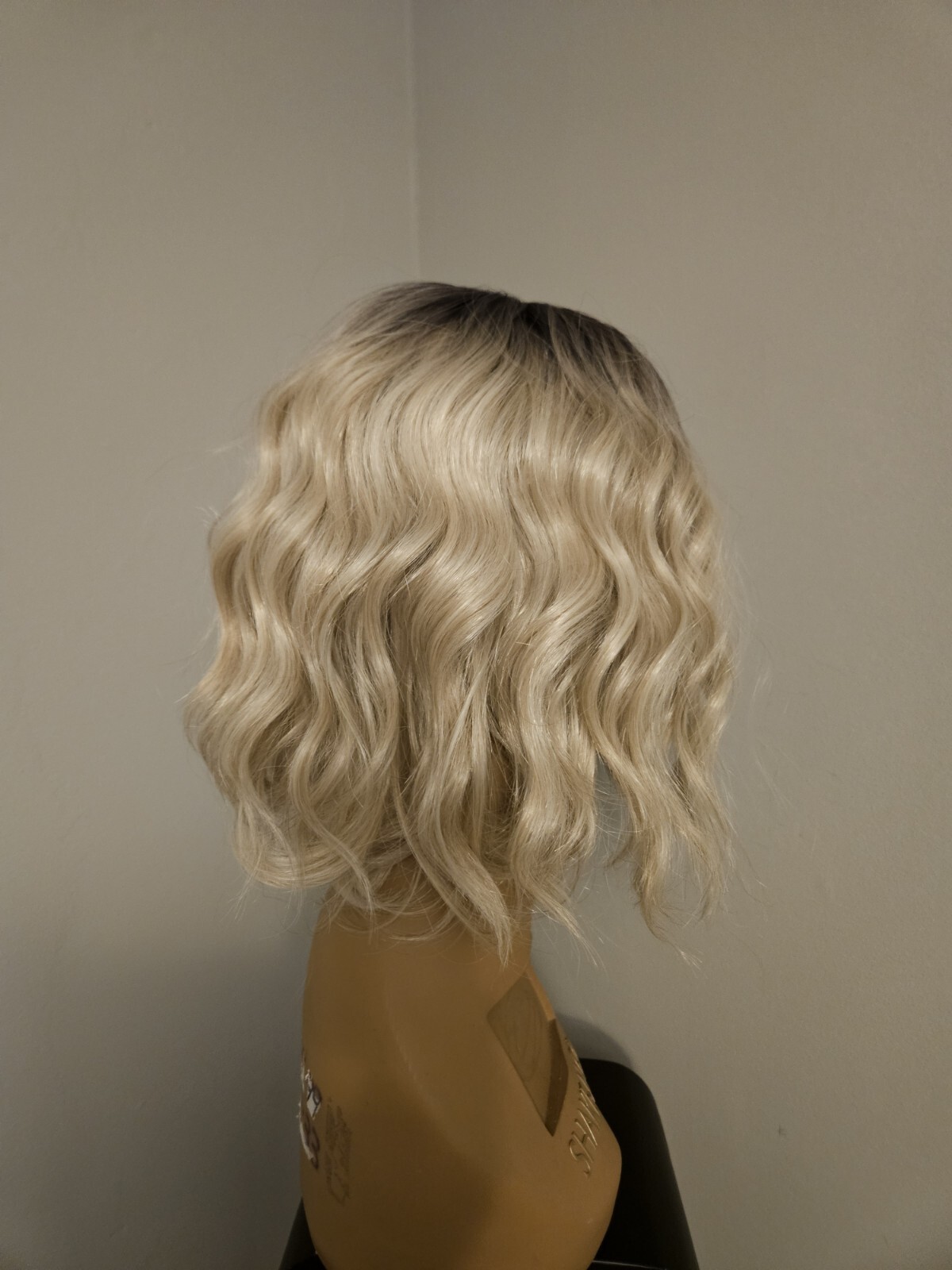 NEW BANGS SHORT WAVY MIXED ASH BLONDE HAIR WIG DARK ROOTS HIGHLIGHTS