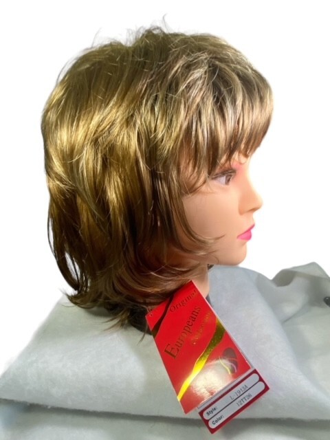 The European Collection Wig Light Brown Layered Synthetic Fibers Average Cap NEW