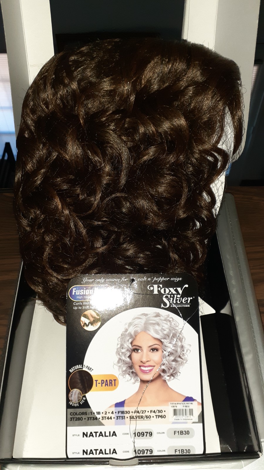 Foxy Silver Natalia Wig – Color F1B/30 – New Open Box