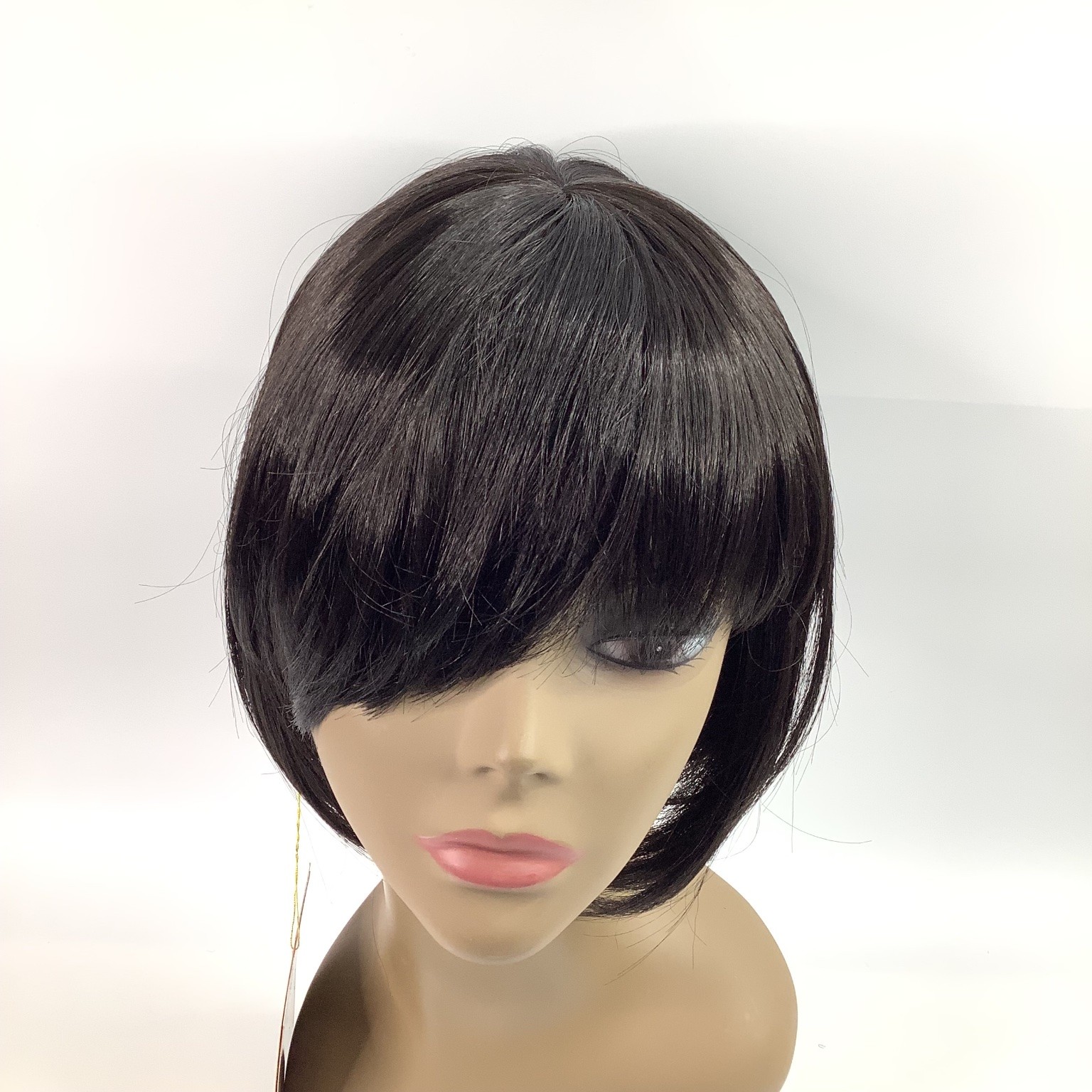It’s a Wig! HUSH CLUB GIRL Short Bob Wig 1B Off Black Synthetic