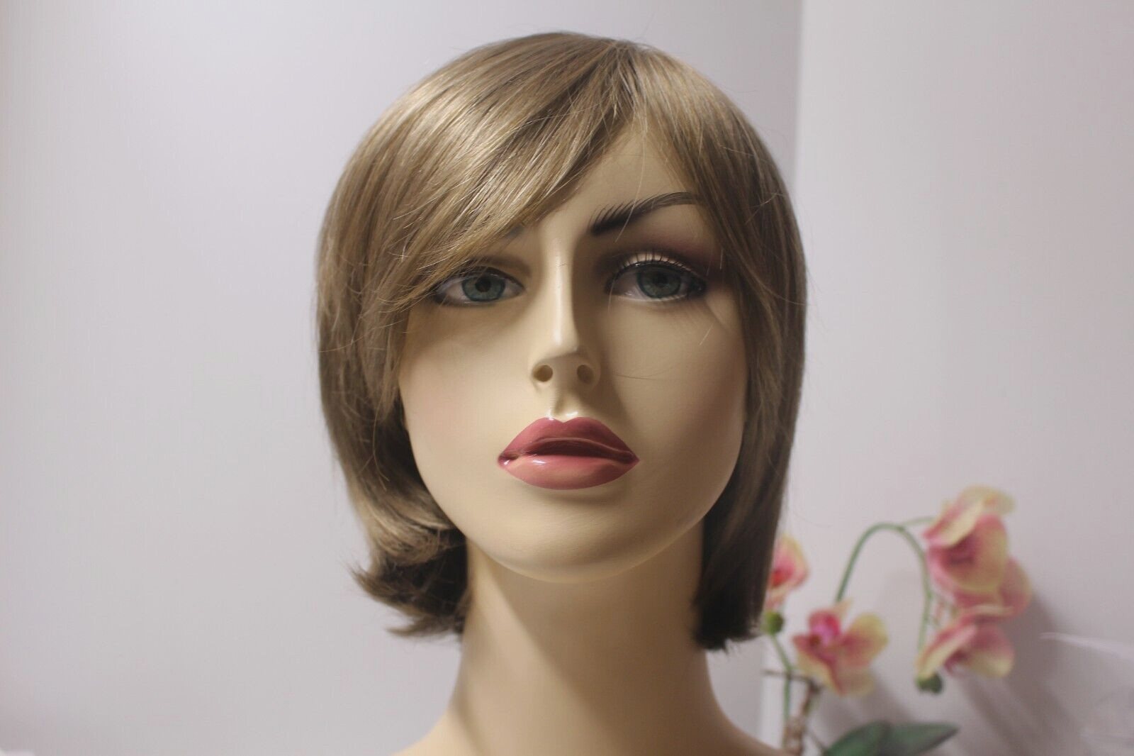 ENVY wig ALYSSA NEW never worn Color: Toasted Sesame Care Instructions in box