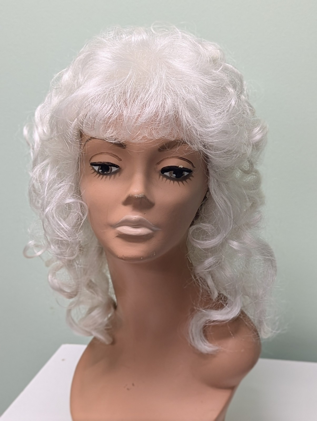 New Wig Aspen- Gabriella #60M Color Pearl White Average Size
