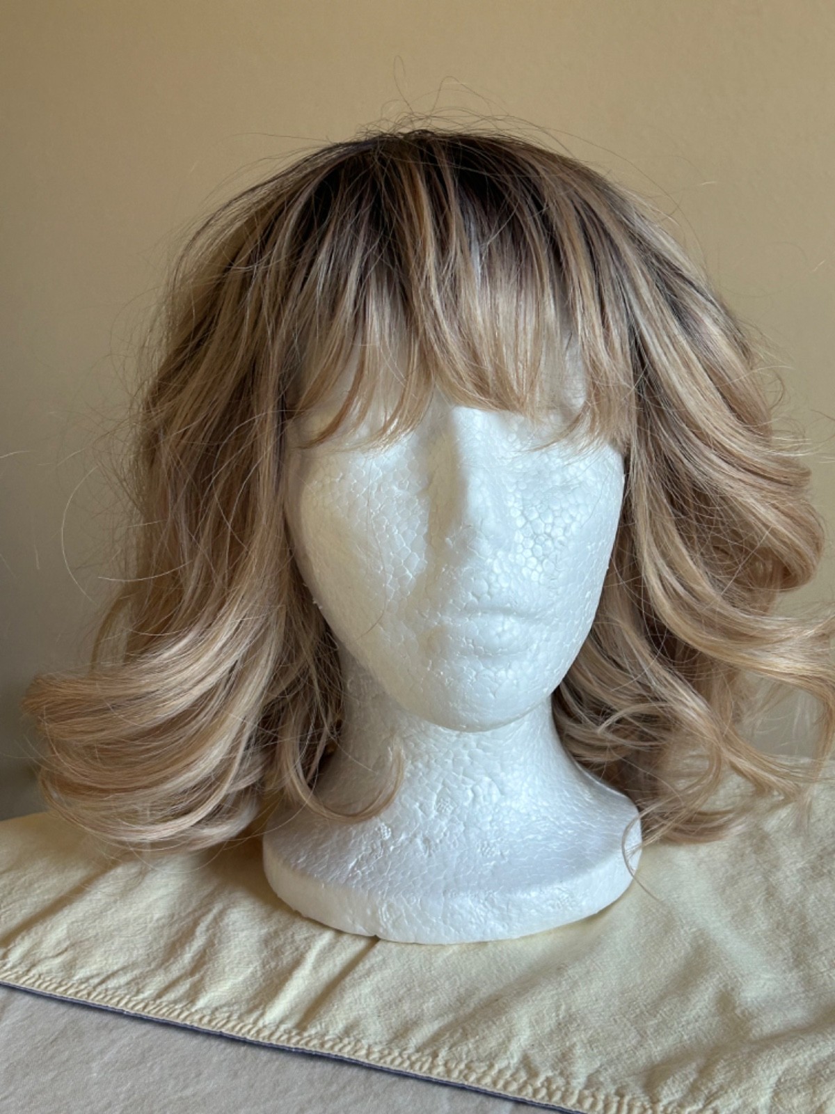 Agatha Wig By Outre Wigpop 12″ DR4 Summer Blonde Pre-owned