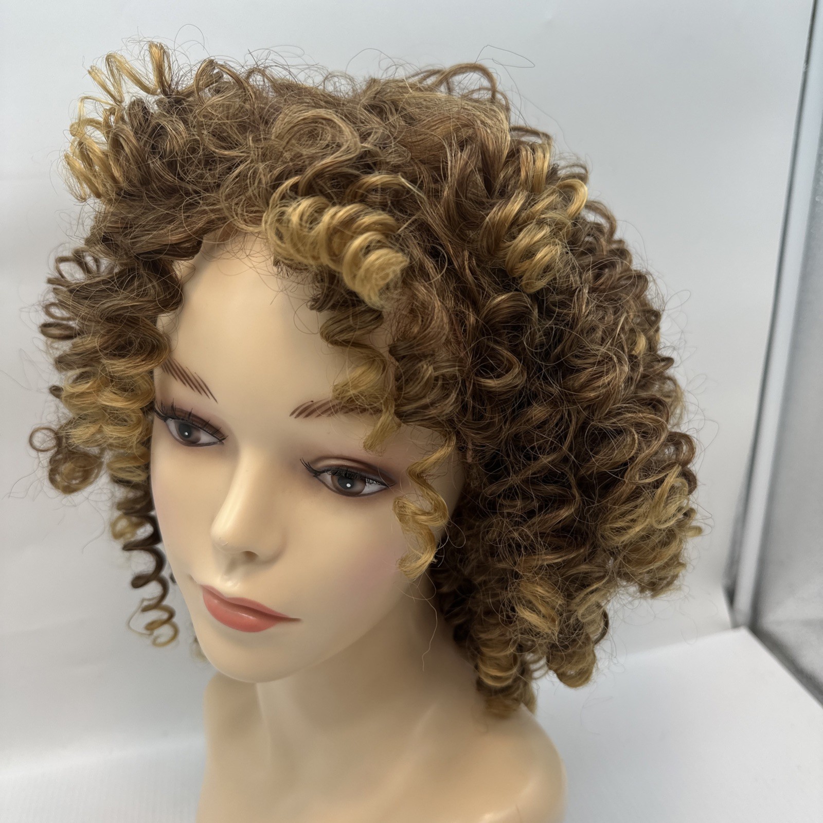 Afro Wig for Women, Short, Soft, Curly, Excellent Condition {EE}