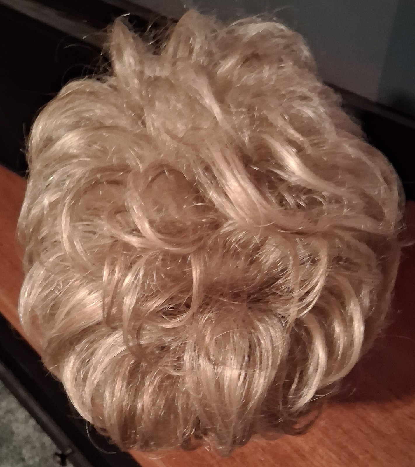 Rene Of Paris ~ Women’s Wig ~ Creamy Toffee ~ Synthetic Hair Pre-Owned