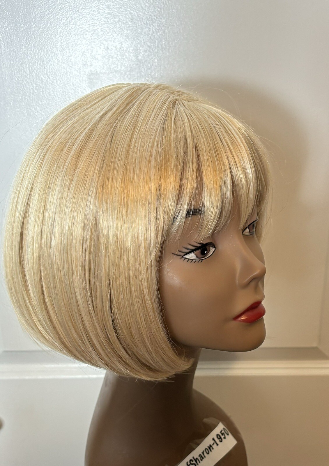 NEW Synthetic Wig Golden Blonde Chin Length Bob Bangs Skin Part Size Average 1-3