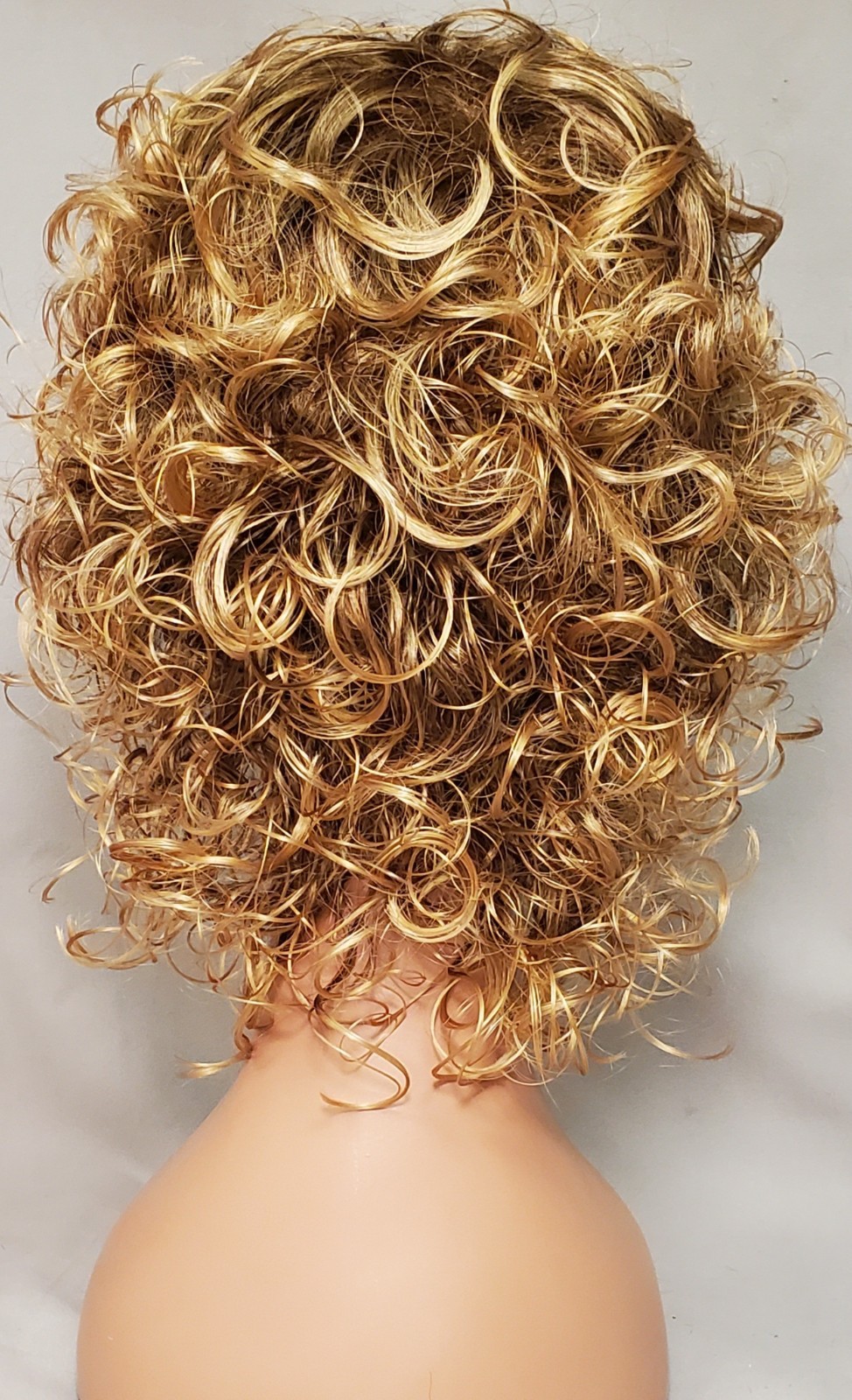 Kapri Tony of Beverly synthetic curly wig Color 24BT18 NWOT display