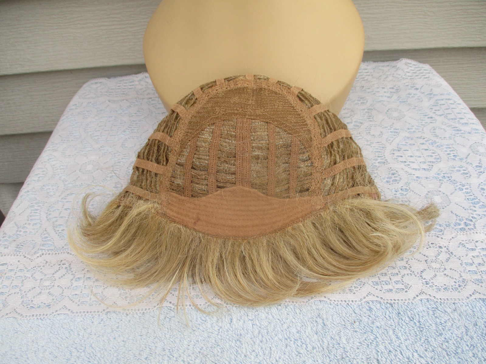 Layered MYSTERY WIG Color BLONDE w HIGHLIGHTS Short Style