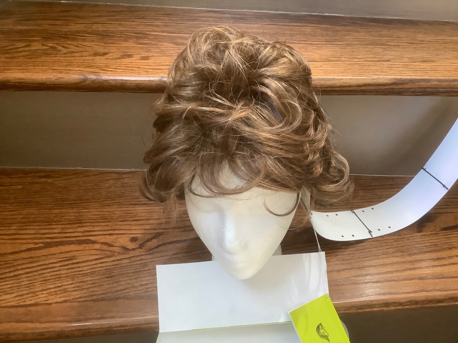 Wig Shop Women’s Style: Julia-A Color: 8/12A M4327 Brown Short Sassy Wavy NWT