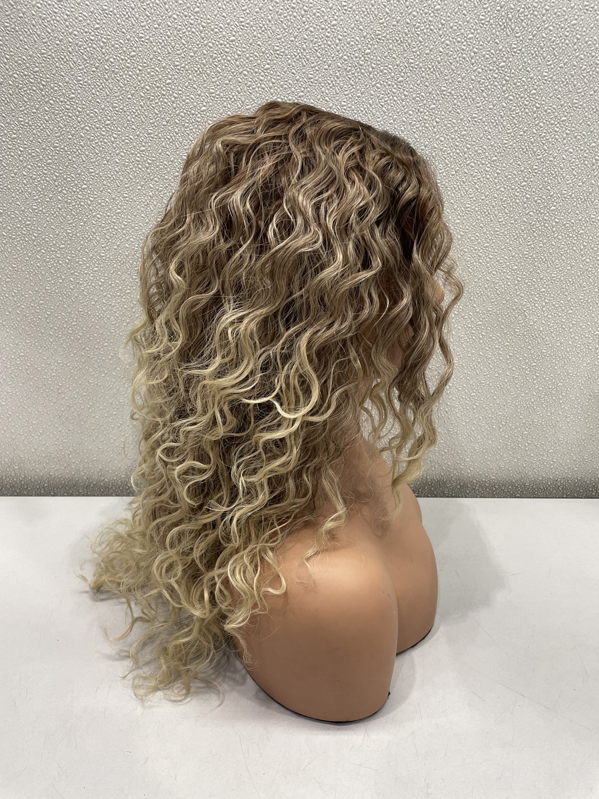 Gorgius Brown & Blonde Highlight Curly Synthetic Fiber Glueless Wig, 20″