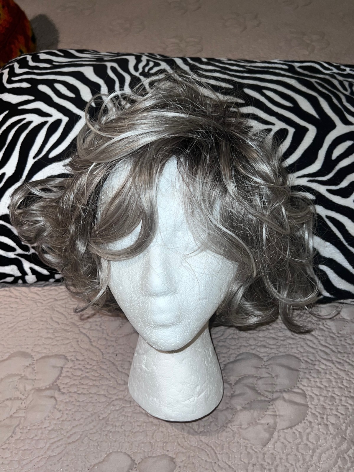 STYLE by Jaclyn Smith Malibu Waves Wig A5015 Large Gorgeous, Mint Condition!