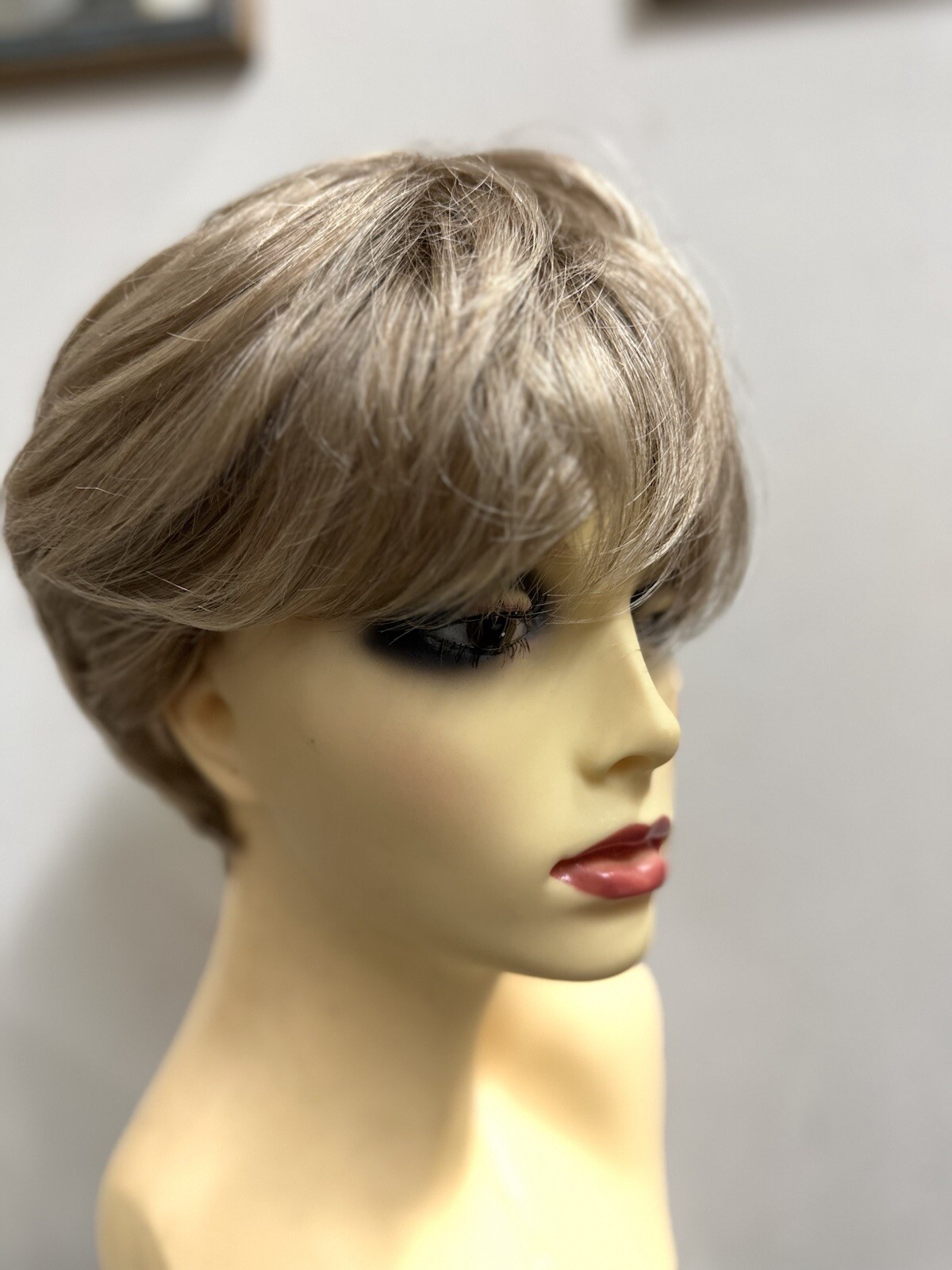 SIMPLY CLASSIC WIG-GABOR-GL16/27SS BUTR BISCUIT-Short Boy cut easy to wear+Style