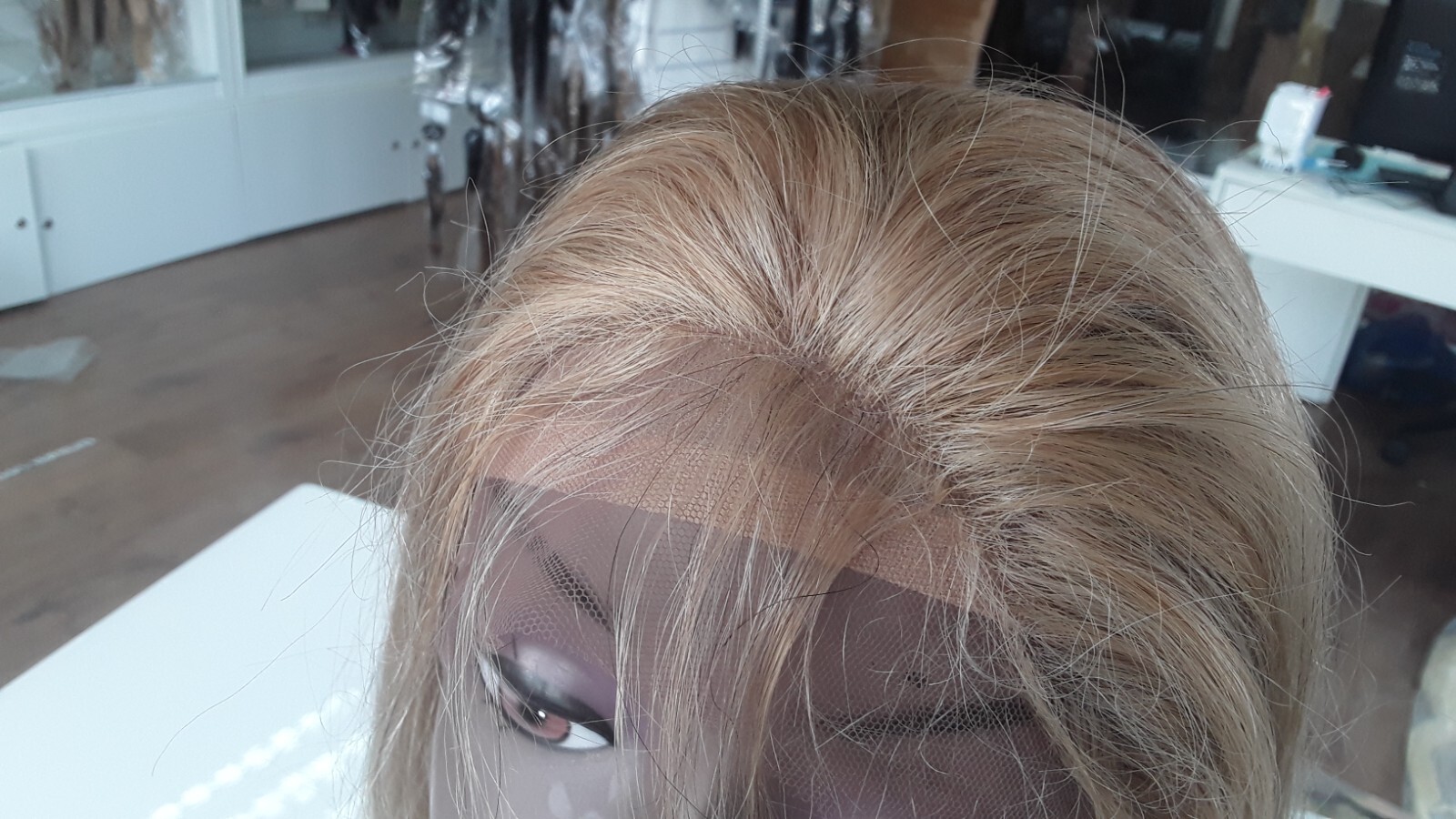 24″SILK BASE TOP BRAZILIAN GLUELESS FULL LACE WIG HONEY BLONDE 27# 180% DENSITY