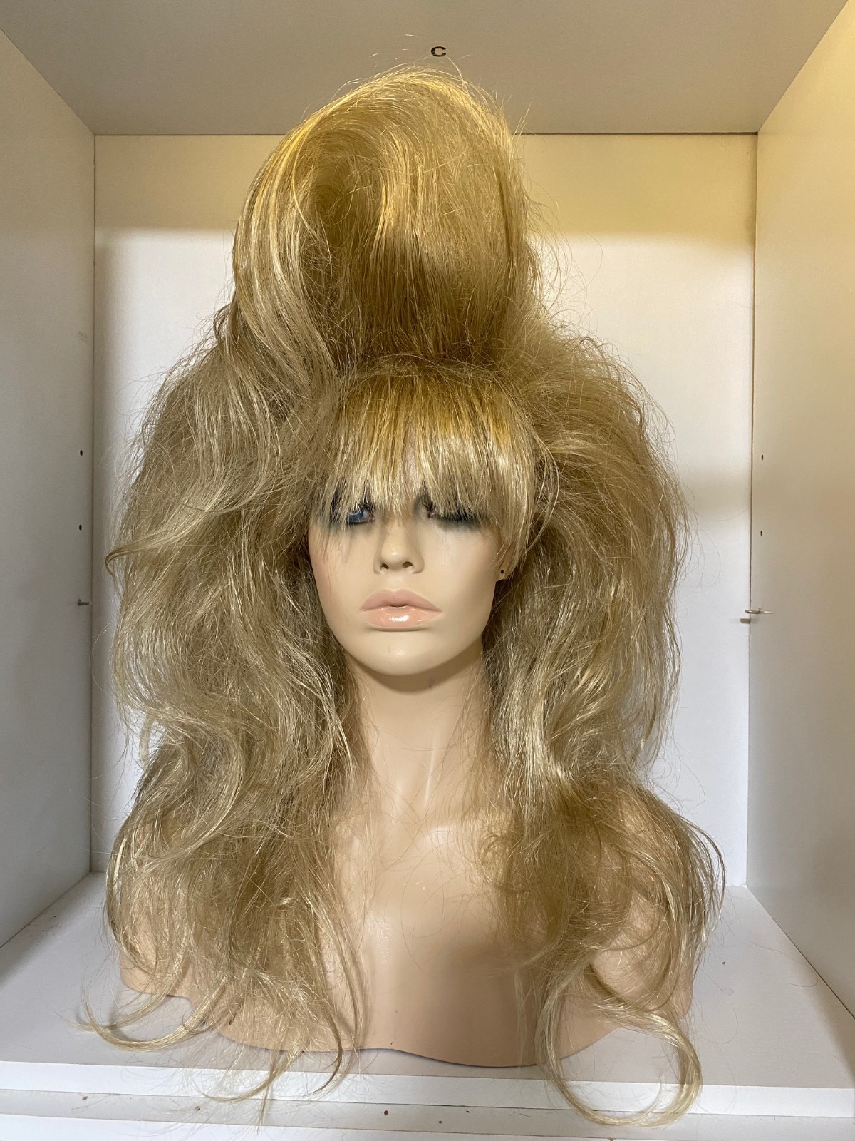 VEGAS GIRL WIGS big girl golden blonde high wave drag look showstopper
