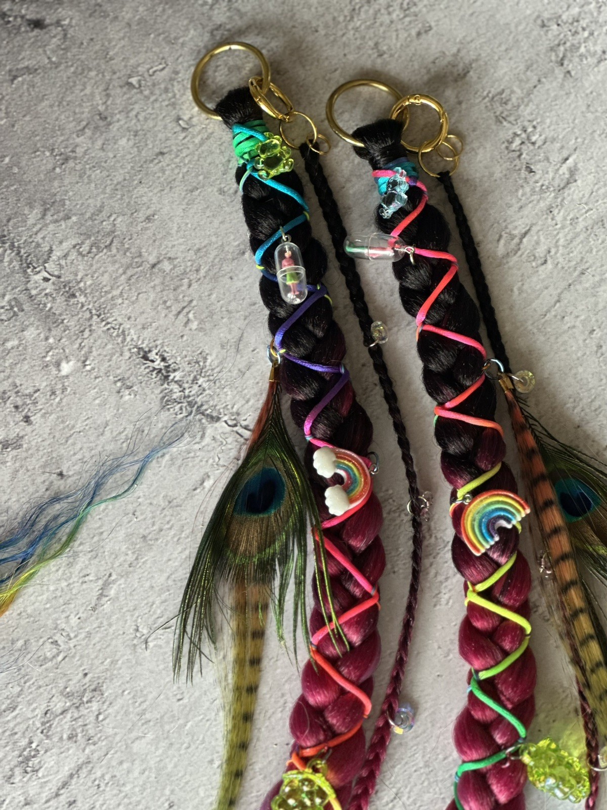 braids on rings and carabiners made of kanekalon